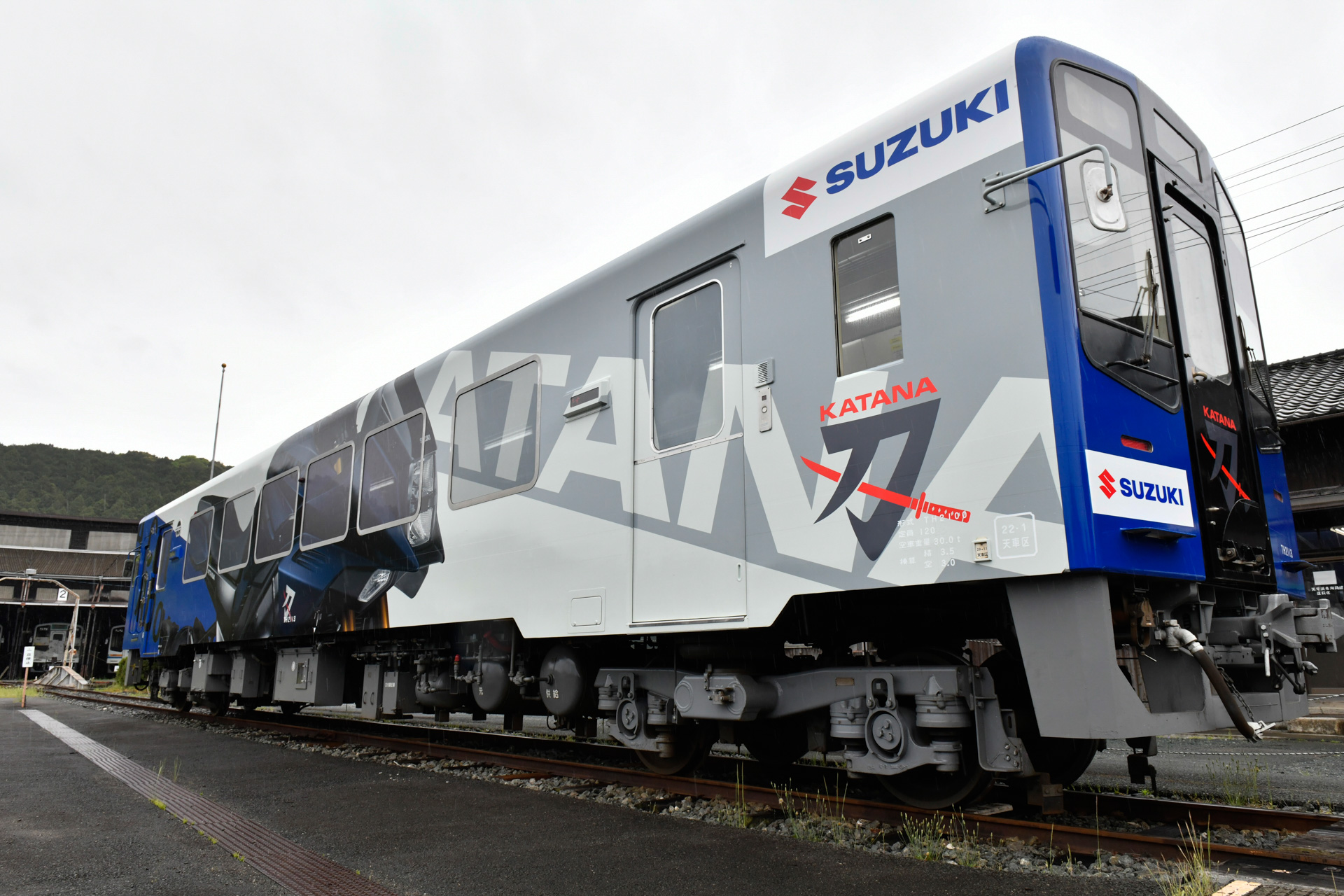 KATANA ラッピング列車