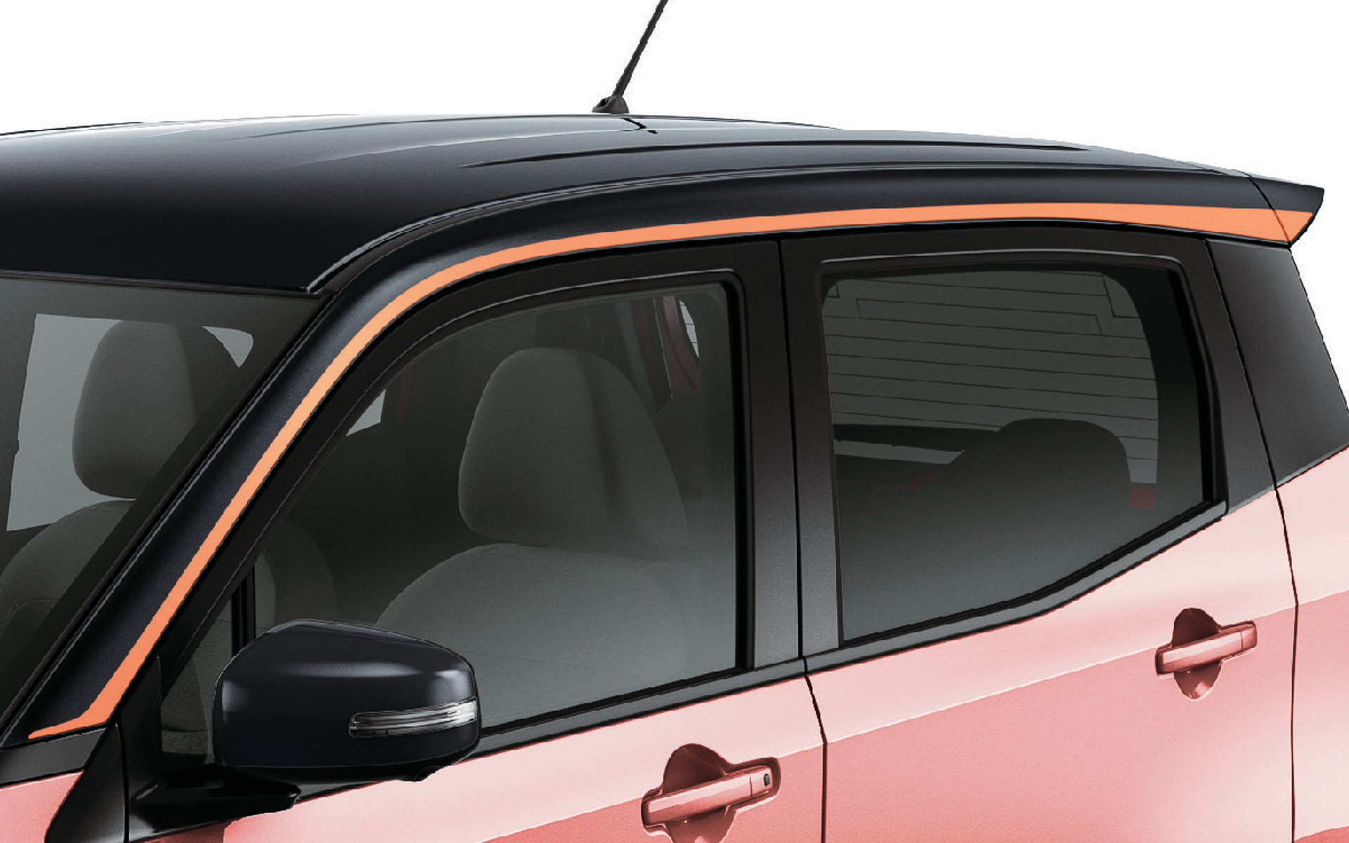 シーズンカラーには標準装備となるルーフサイドステッカー