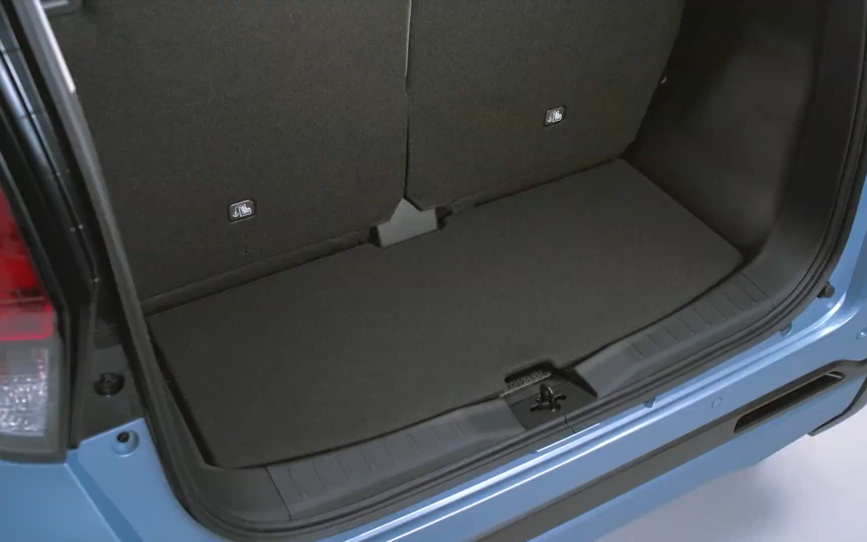 荷室容量はクラストップレベルを確保