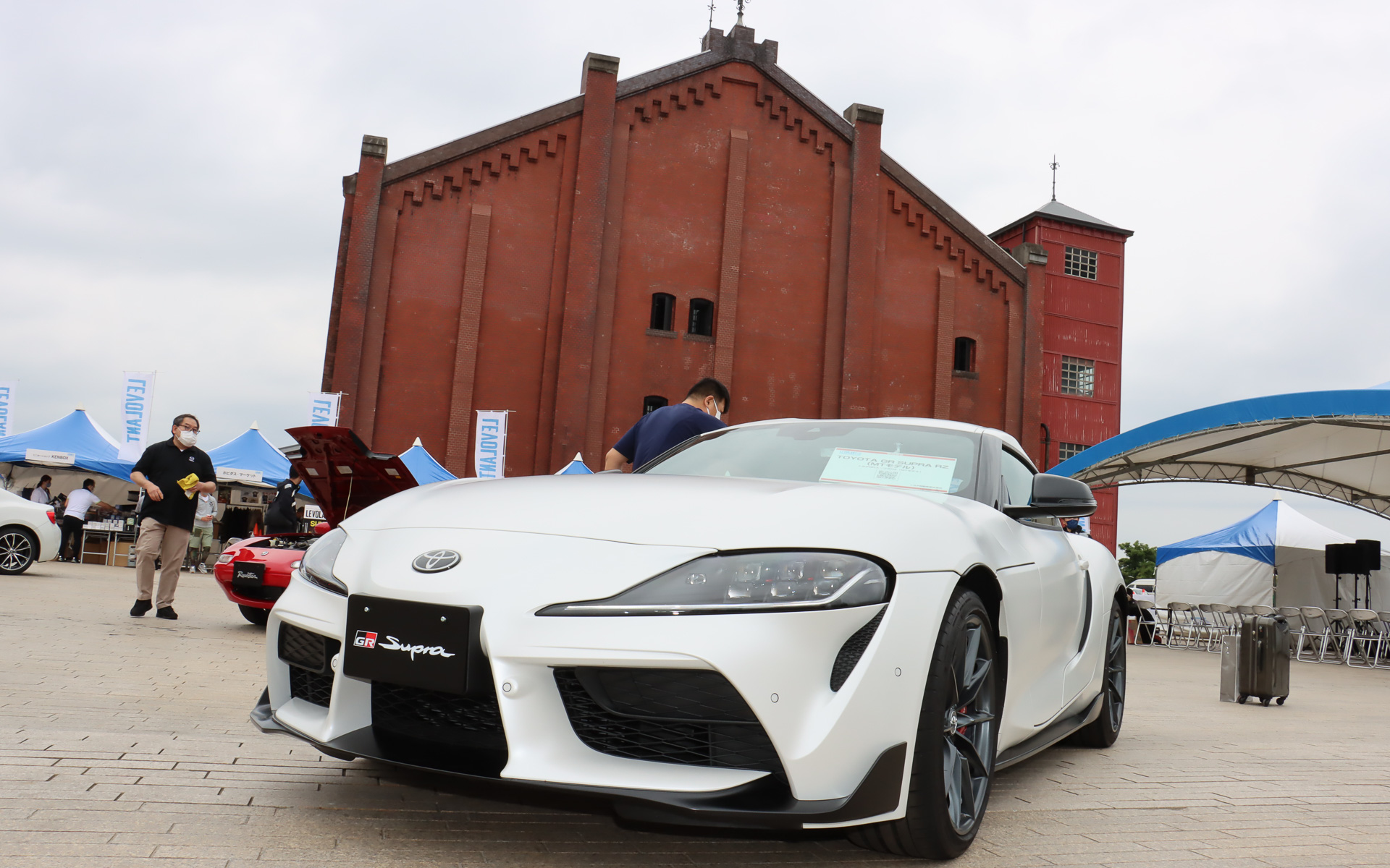 赤レンガ倉庫・イベント広場で「スープラ 6速MT仕様」を展示中