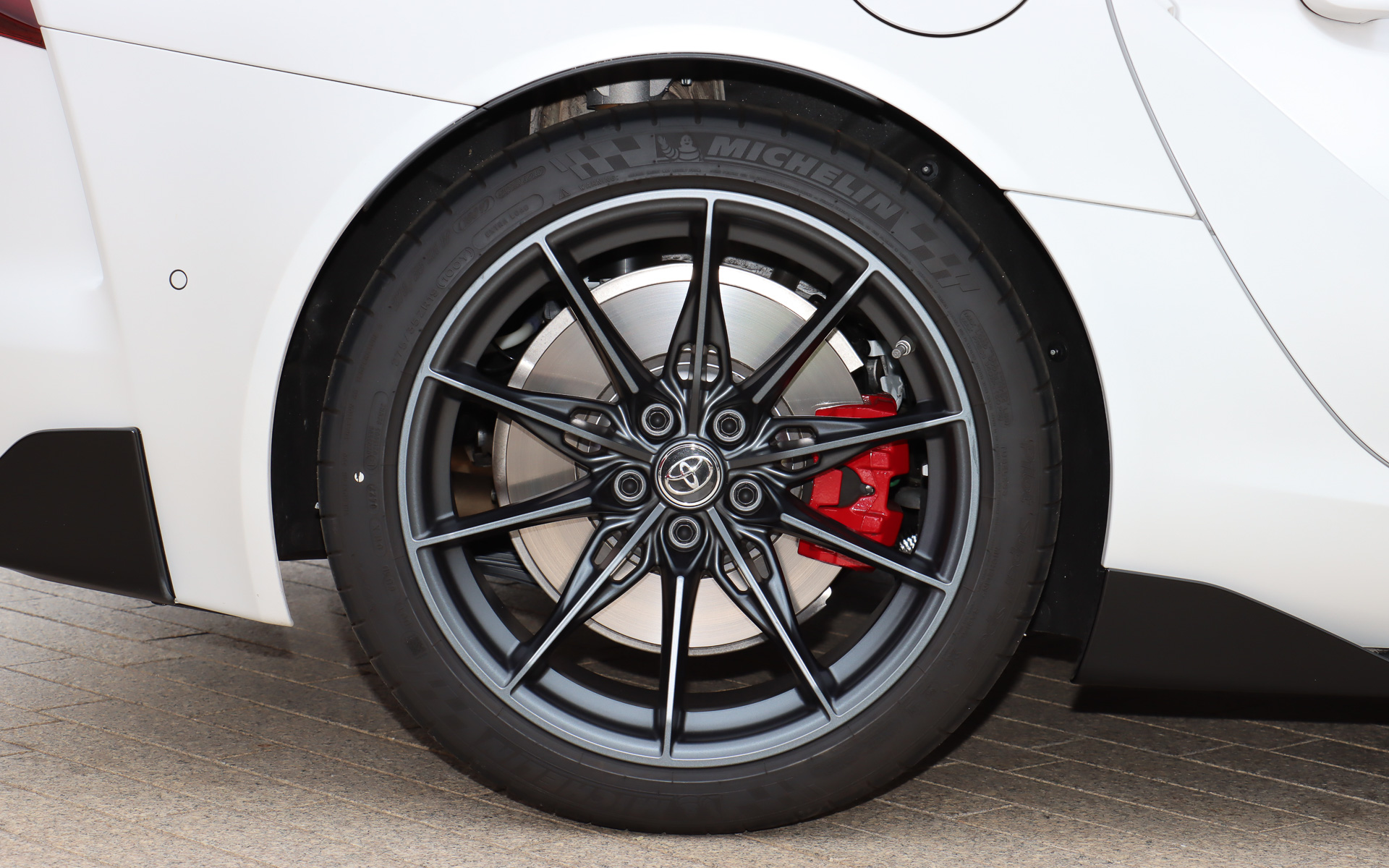 RZのホイールは一部改良で新デザインに変更される