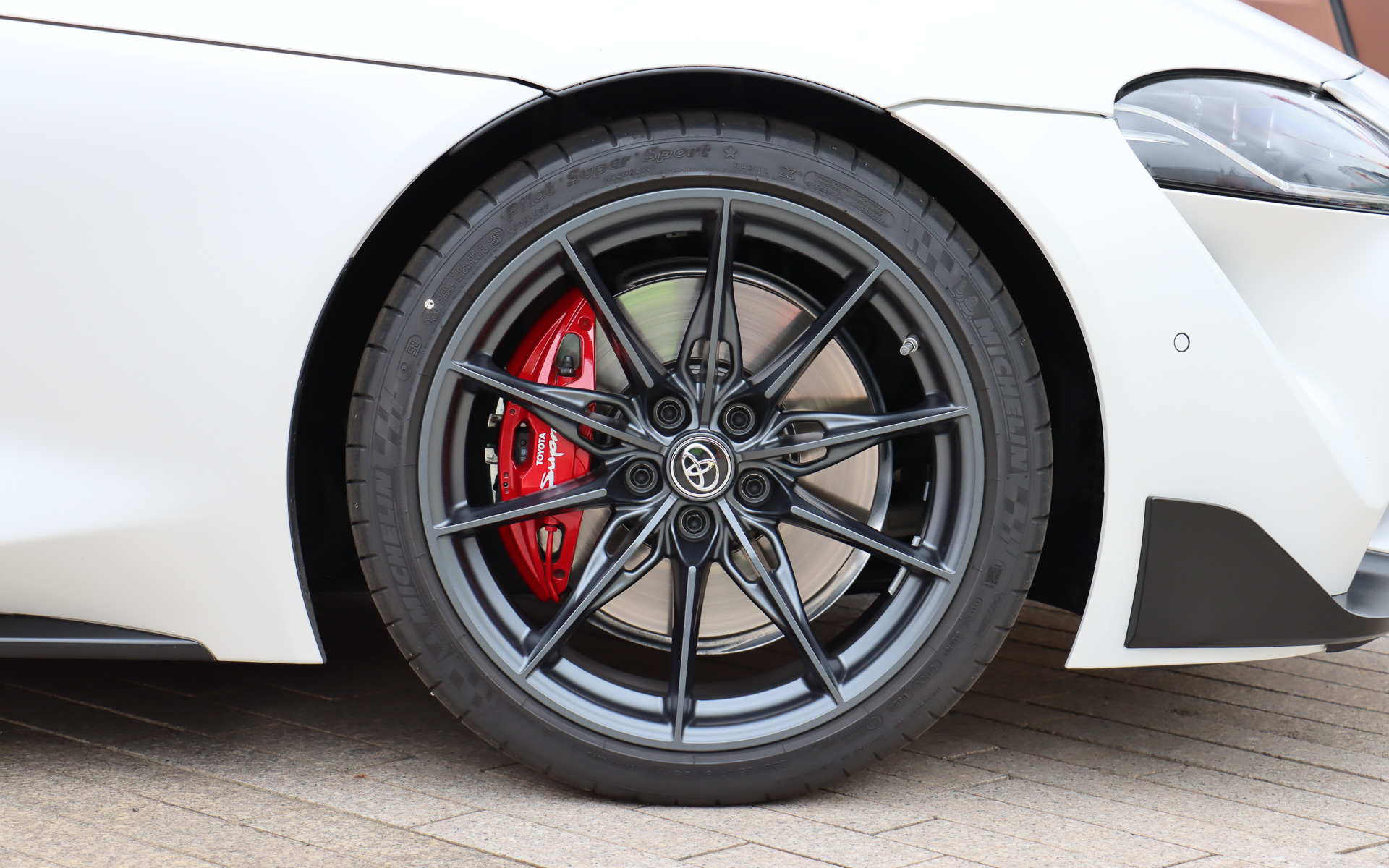 RZのホイールは一部改良で新デザインに変更される