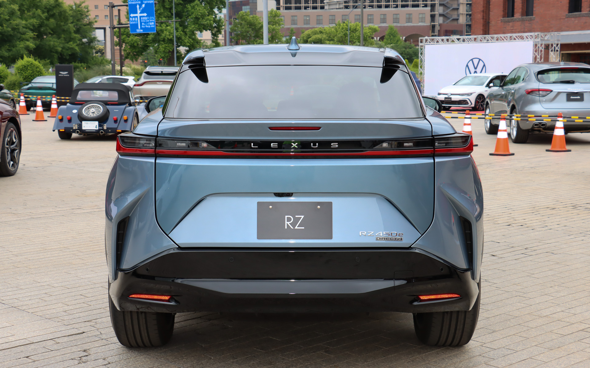 ボディカラーは「イーサーメタリック」