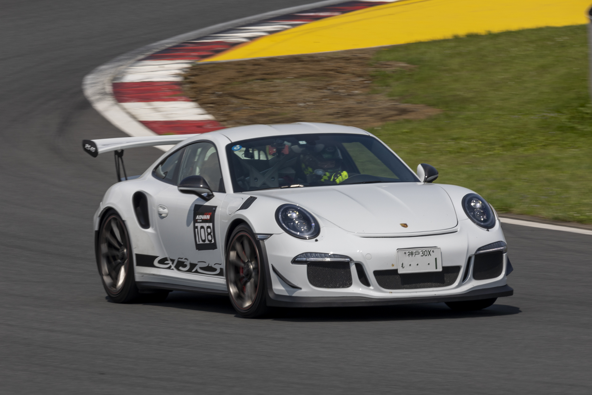 旧車から輸入車まで幅広い車種が参加。ハイパワーなクルマが性能をフルに発揮できるコースだけにリピーターも多いという