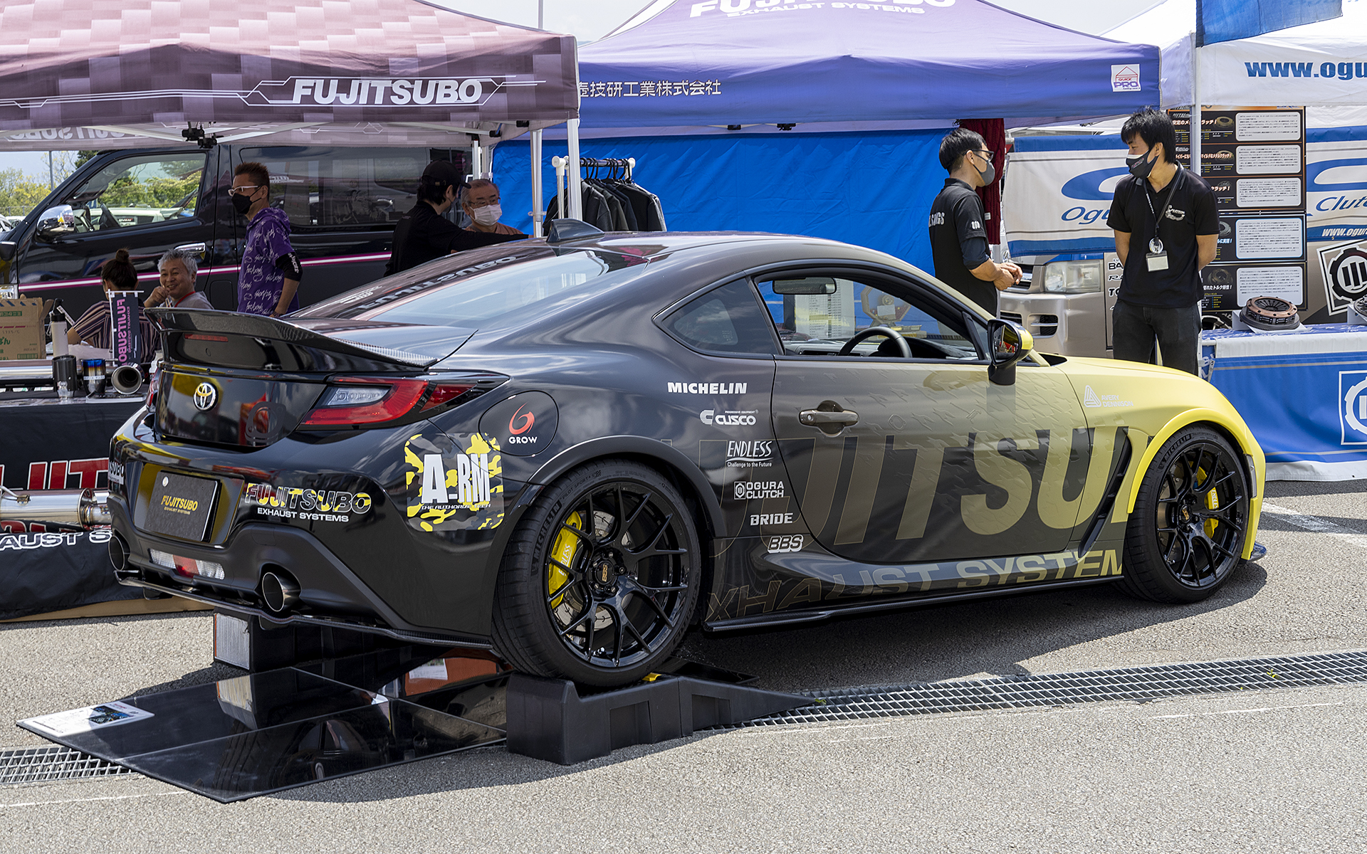 NAPAC加盟企業が展示したデモカー。こちらはマフラーメーカーであるFUJITSUBO（藤壺技研工業）のGR86