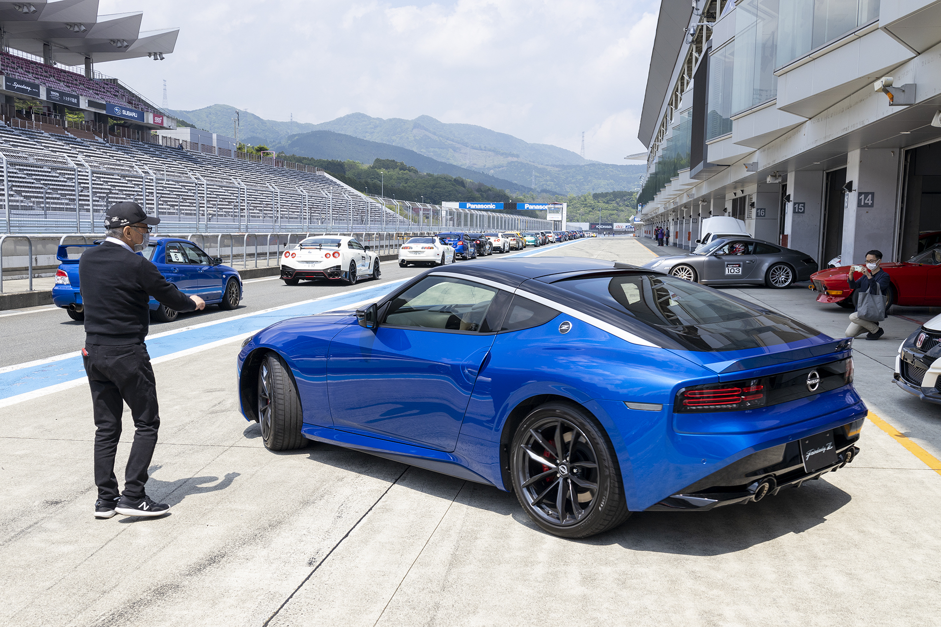 新型フェアレディZのピットアウト