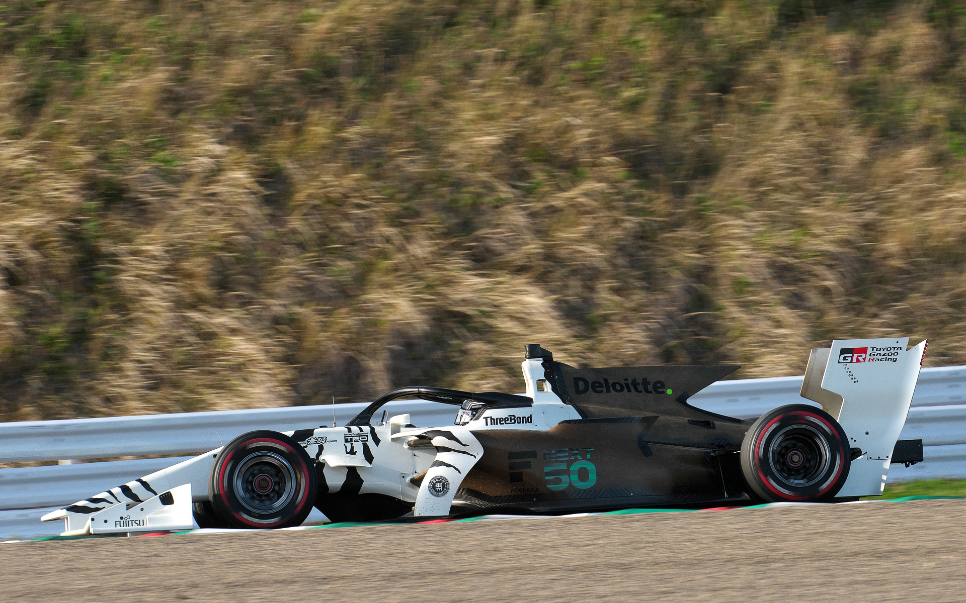 ホンダエンジンを搭載するCN開発テスト車両「白寅（シロトラ）」