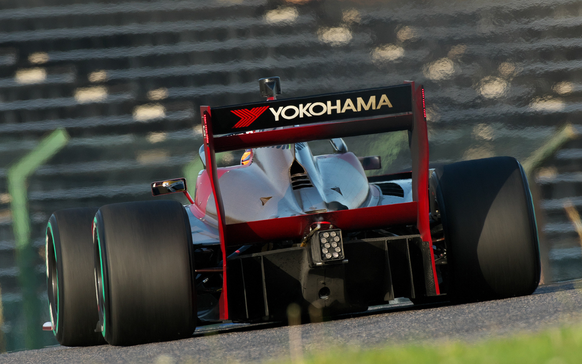 赤寅の排気音に注目していただきたい