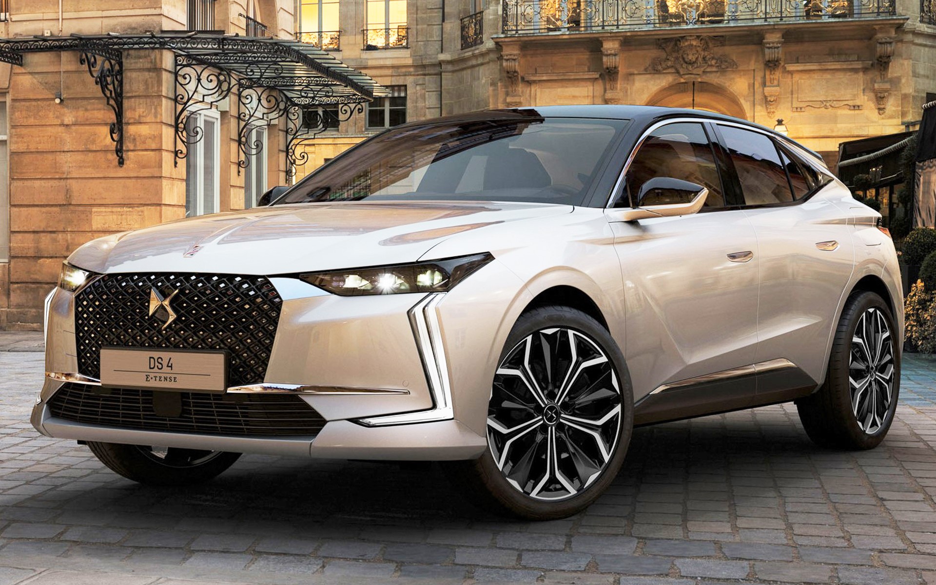 PHEVモデル「DS 4 E-TENSE」の新車装着タイヤにグッドイヤーの「イーグルF1 アシメトリック5」が採用された