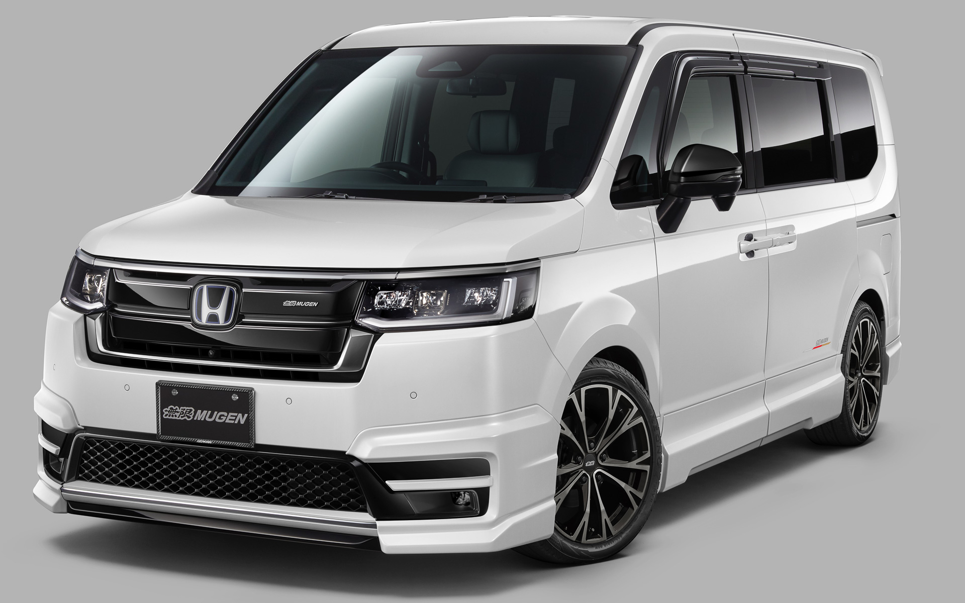 無限から新型「ステップワゴン」用スポーティパーツが発売された