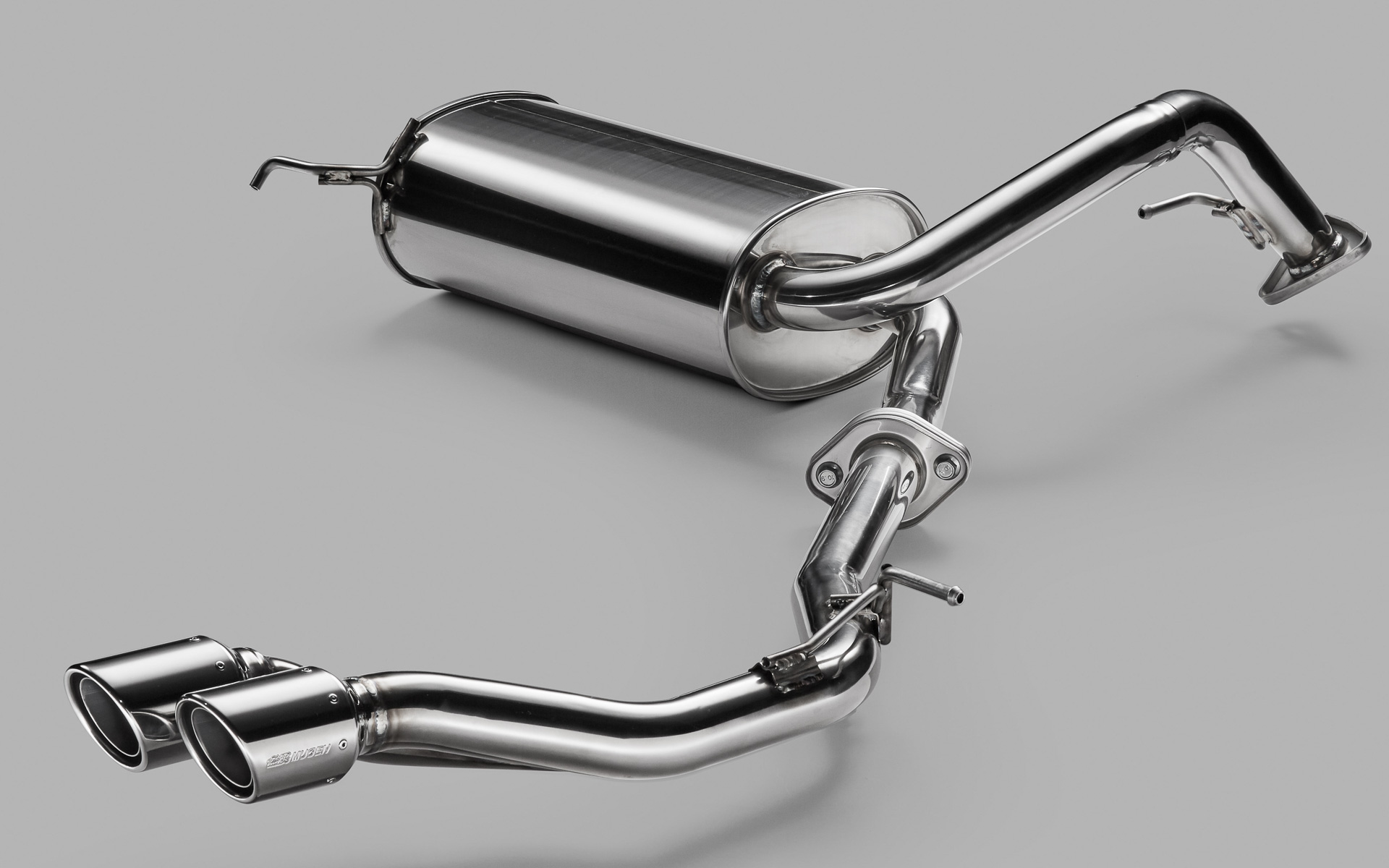 スポーツサイレンサー（ハイブリッド用ガソリン車用いずれも20万3500円/2022年10月発売予定）