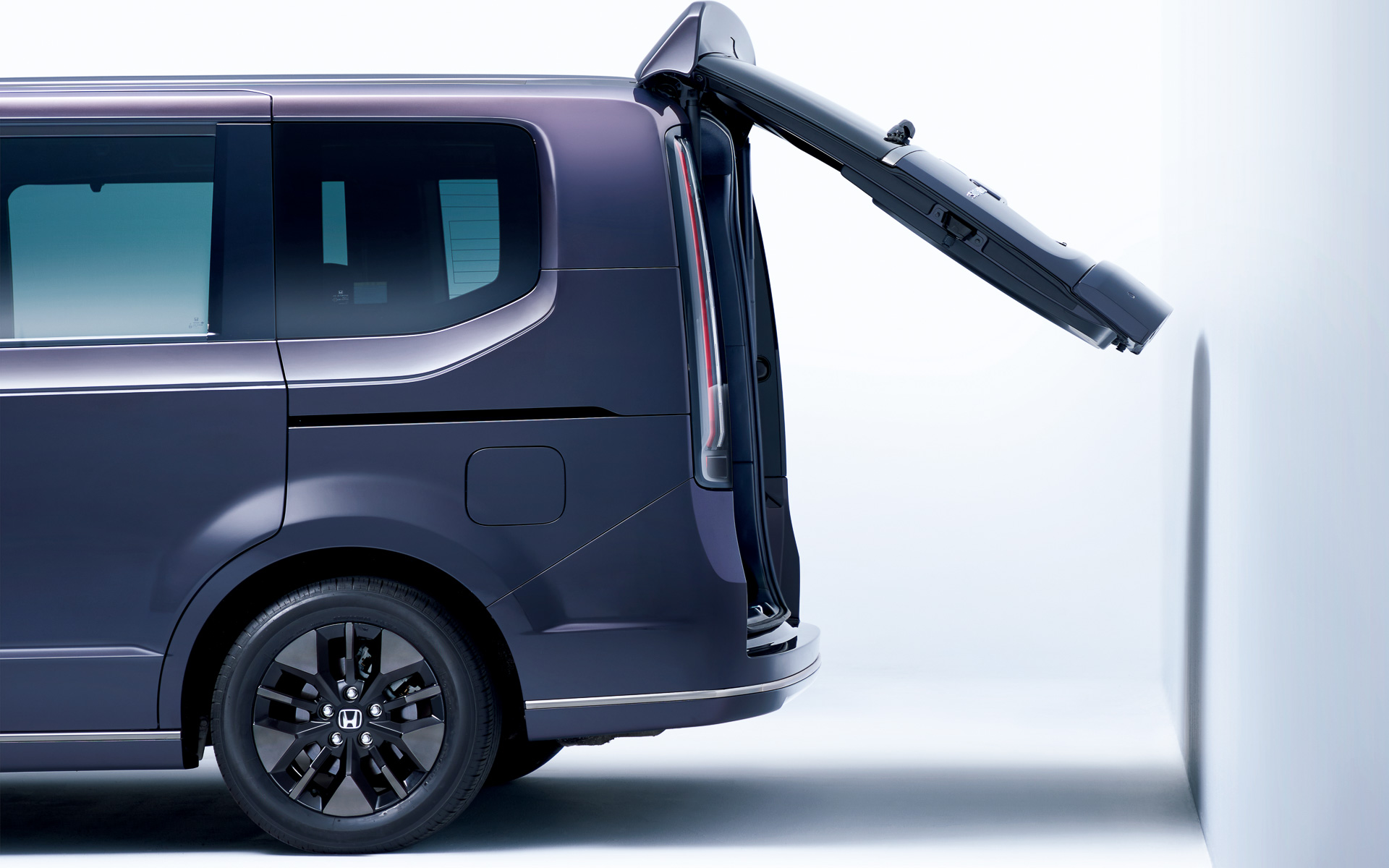 開く角度を任意に設定できるパワーテールゲート