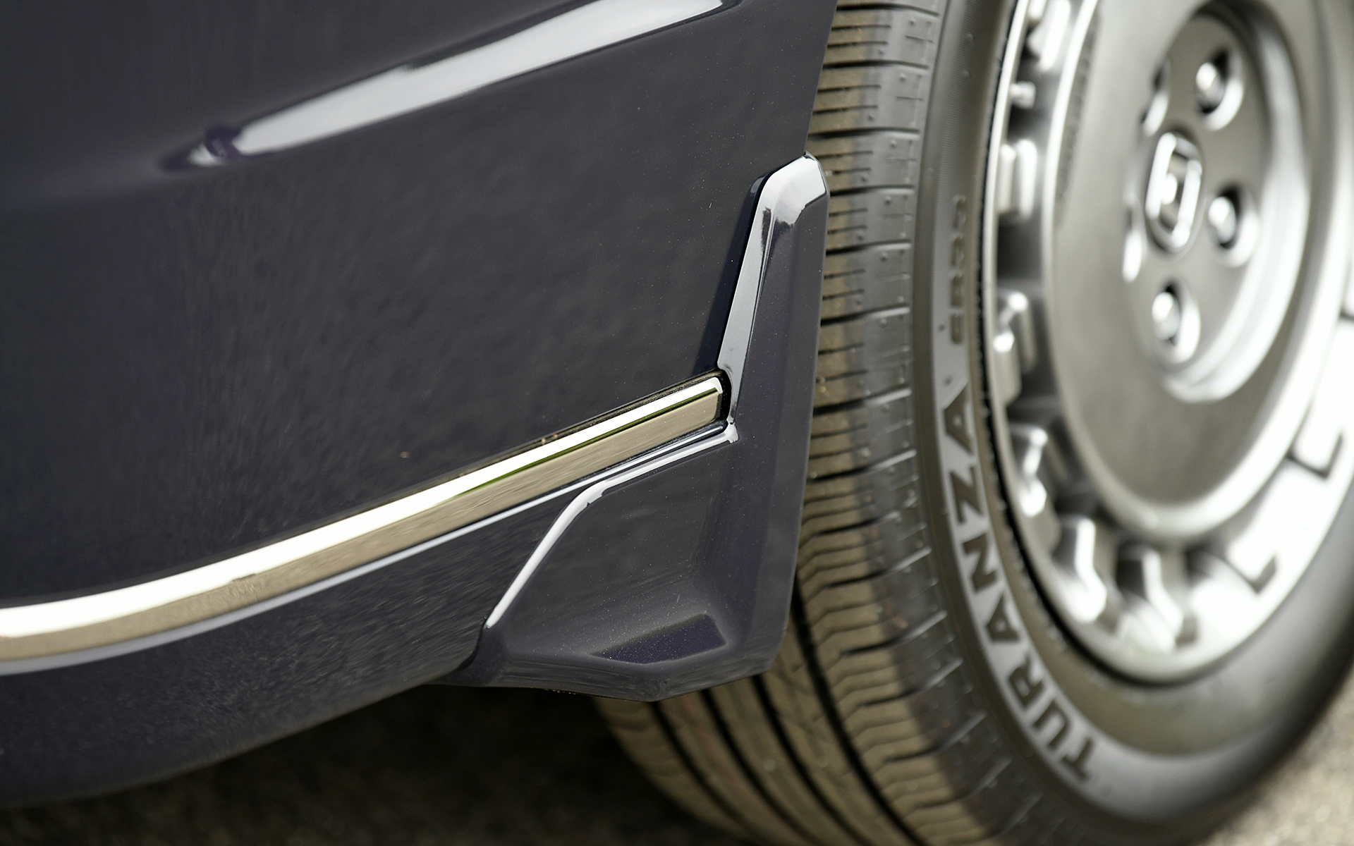 マッドガード（エアー用は1万7600円、スパーダ用は2万3100円）