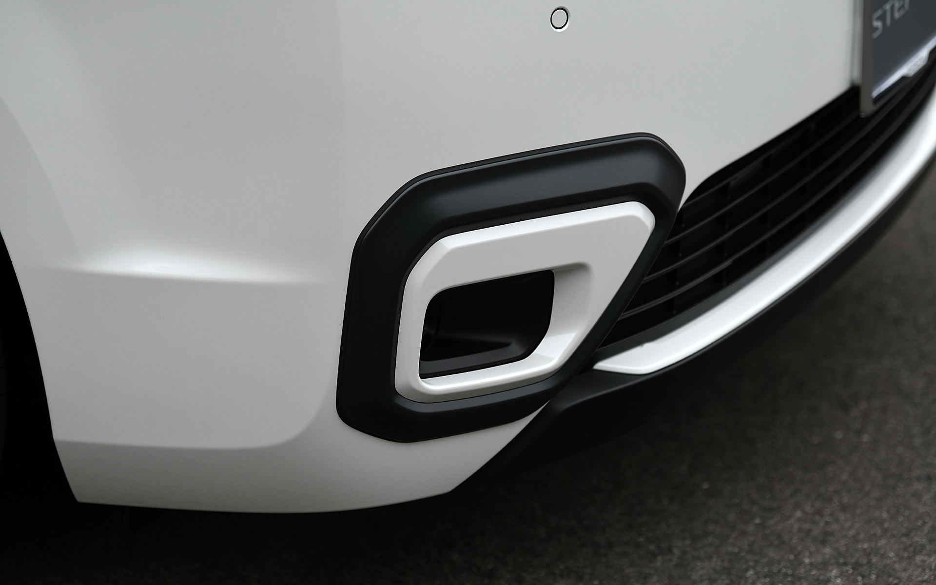 「フォグライトガーニッシュ」（4万6200円）