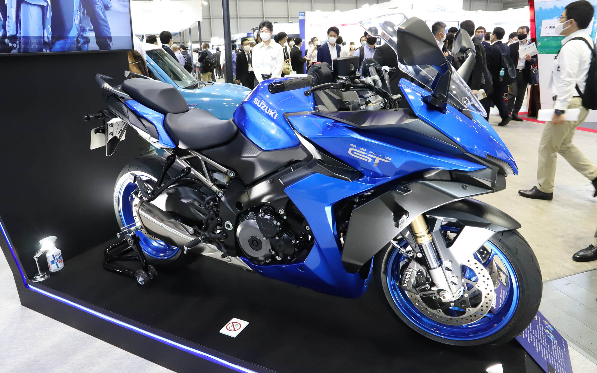 スポーツモデルの二輪車「GSX-S1000GT」