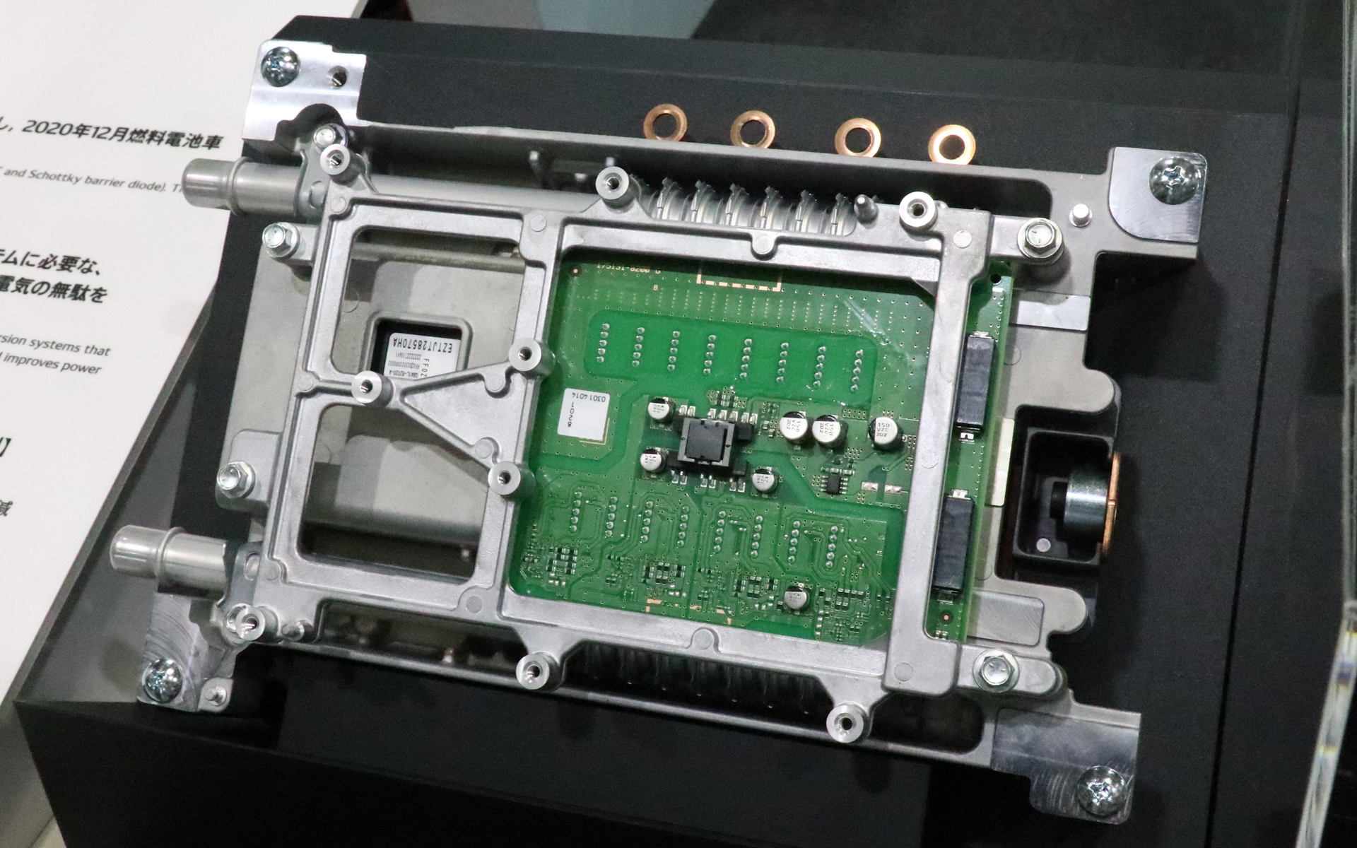 トヨタ・MIRAIに搭載されるSiC材料を用いたパワー半導体