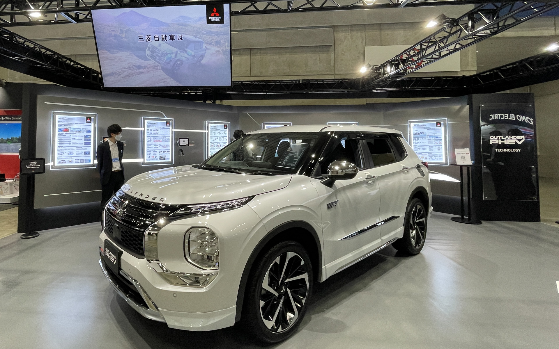 三菱自動車工業は新型「アウトランダー」を「人とくるまのテクノロジー展2022 YOKOHAMA」に展示