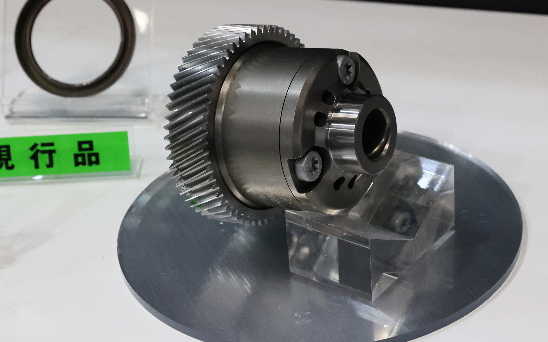 eAxle内に組み込む超小型トルセンLSD。ギヤをモジュール化することでコンパクトに作ることができたという