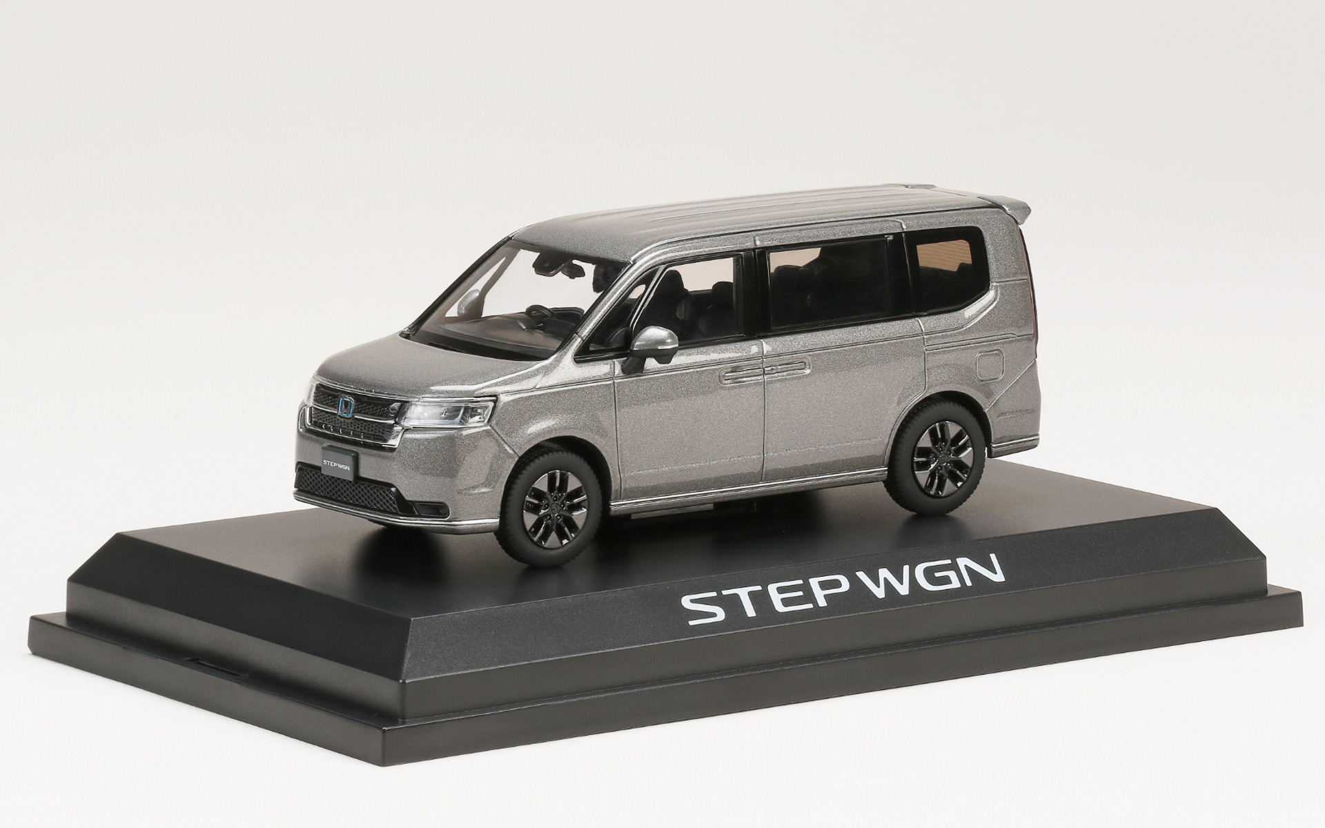 スーパープラチナグレー・メタリック