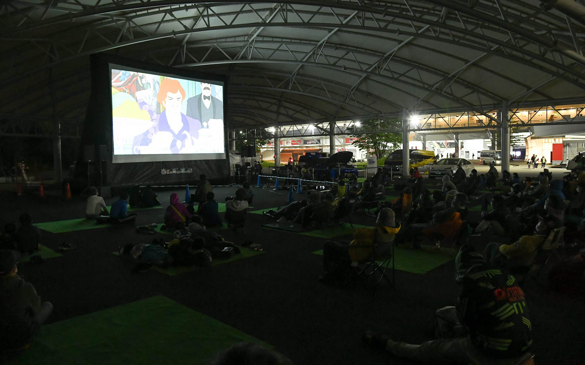 一夜限りの野外映画館。今年は映画「カーズ」を上映