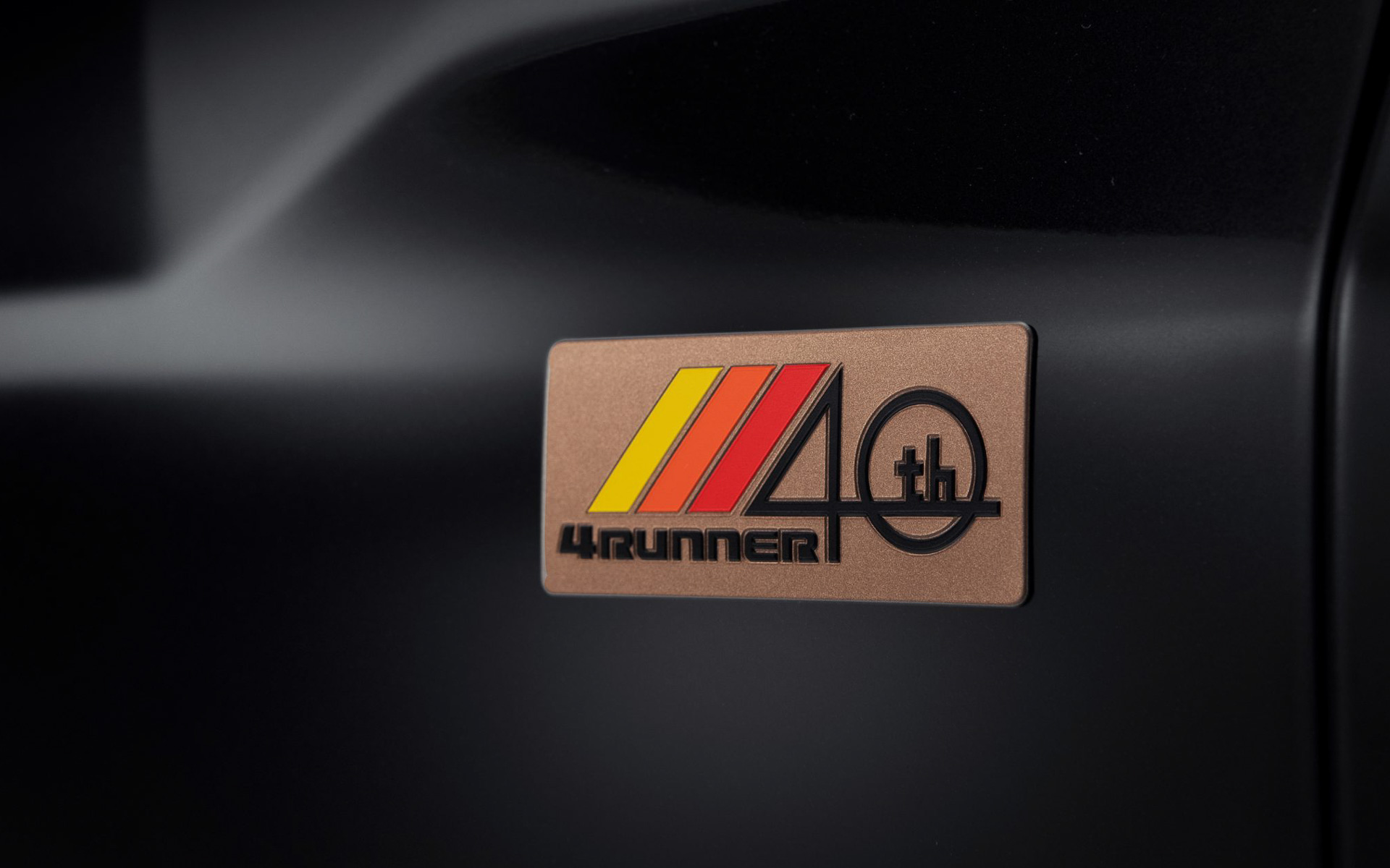 リアゲートの記念バッヂ