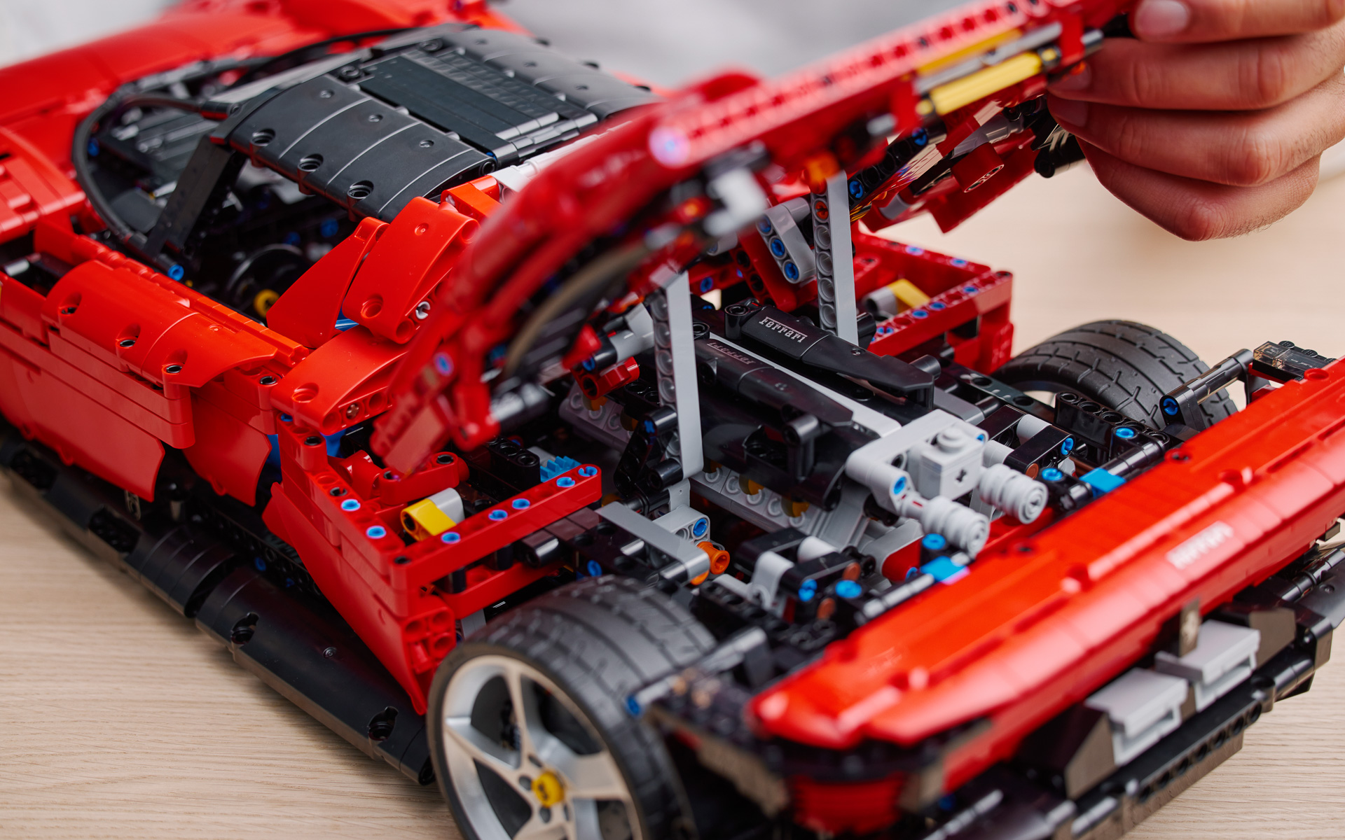 V型12気筒エンジンはピストンも可動できる