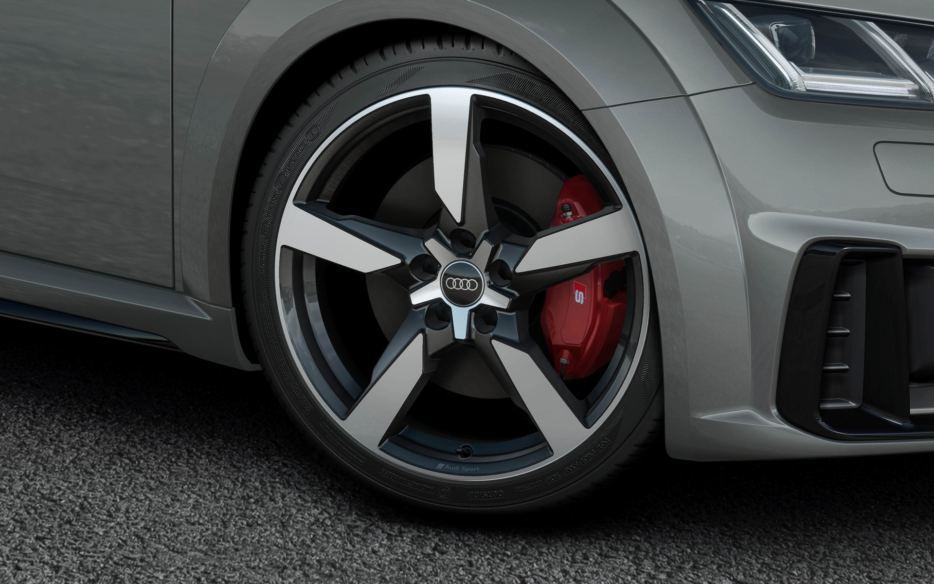 Audi Sport製5スポークRSデザイン19インチアルミホイール