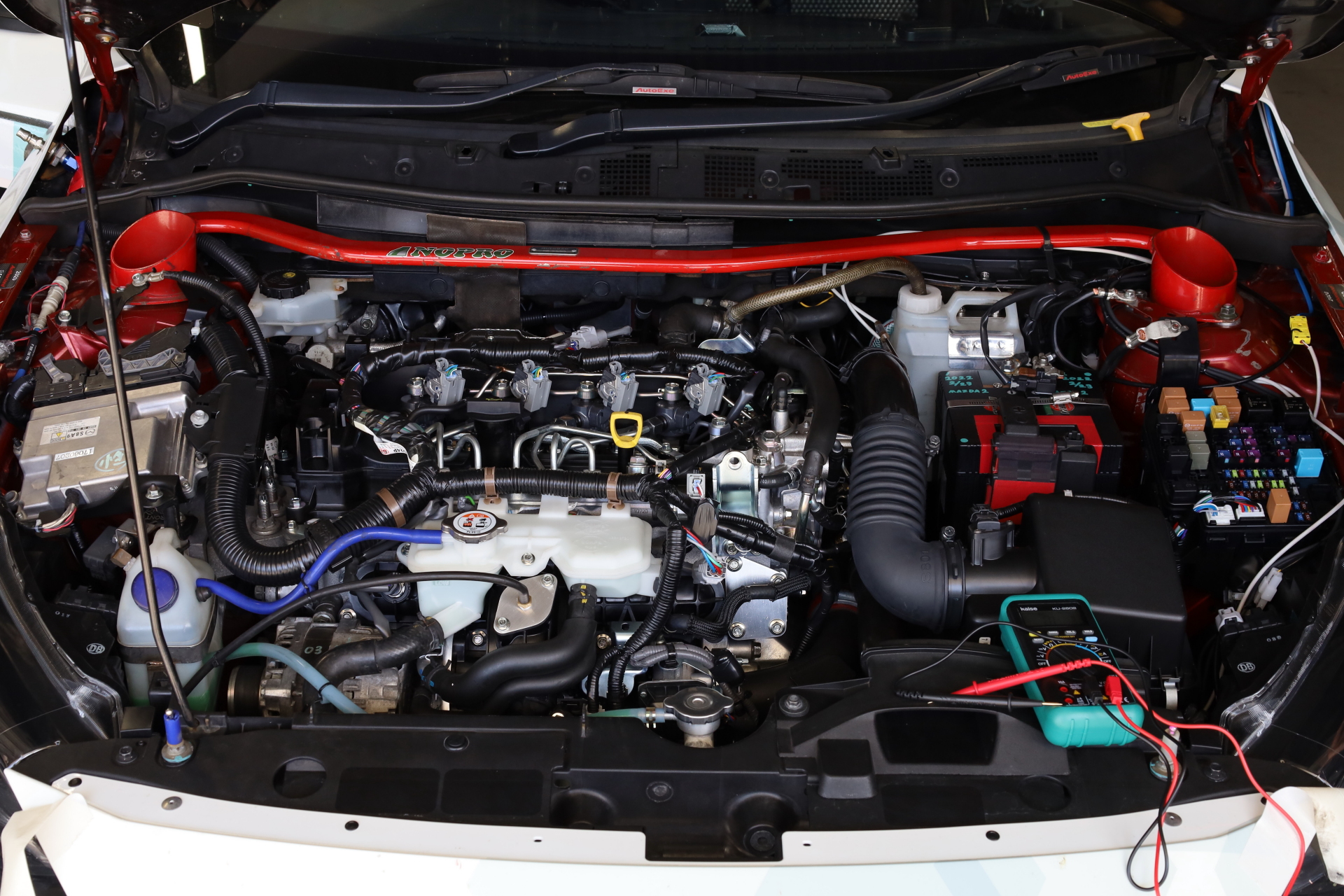 昨シーズンの最終戦と3月の開幕戦はSKYACTIV-D 1.5を搭載していたが、満を持してSKYACTIV-D 1.8に変更。レースではウィークポイントとなっていたトランスミッションを強化することで、ラップタイムの向上も期待できる