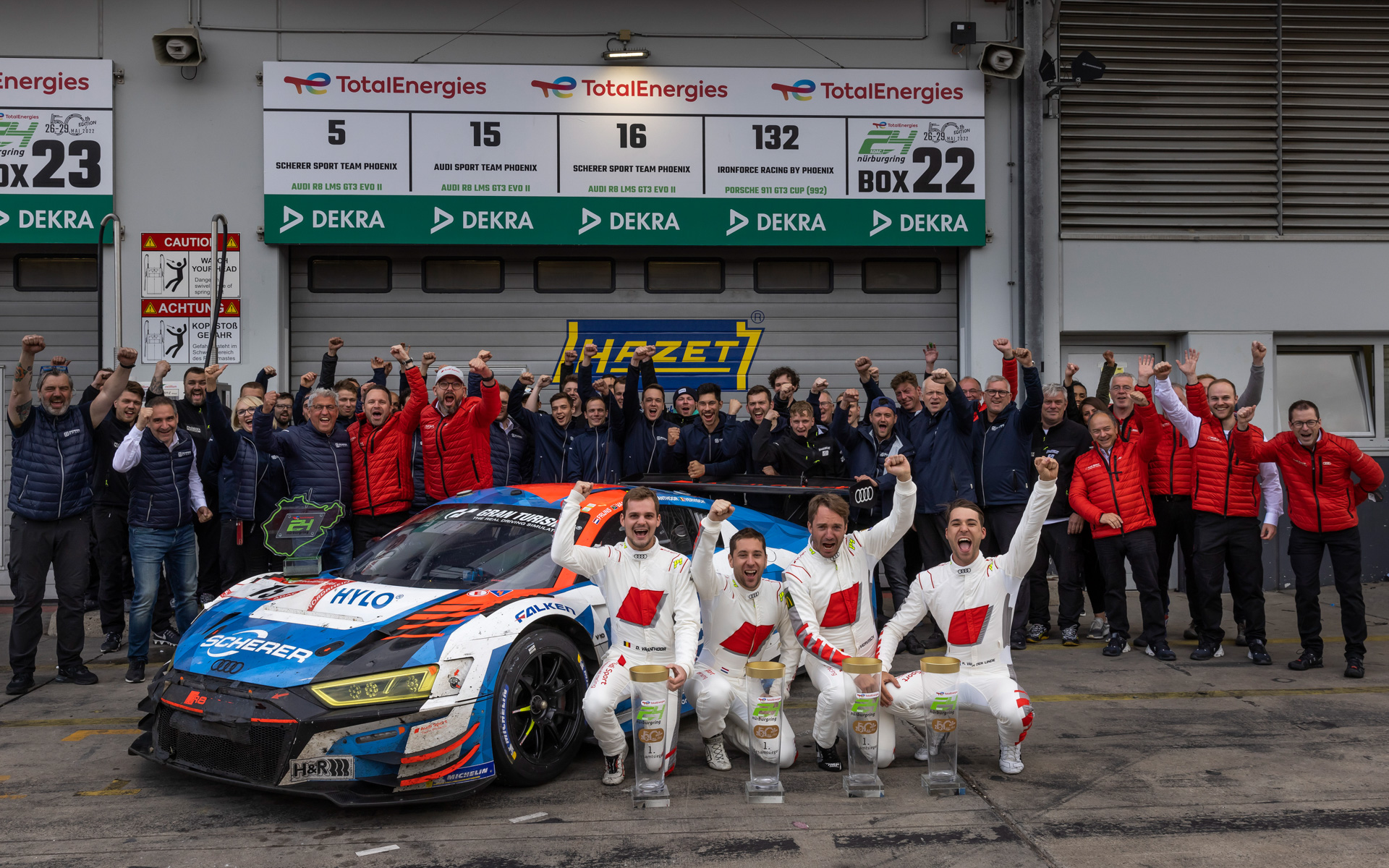 ニュルブルクリンク24時間レースにアウディ「R8 LMS」で参戦したAudi Sport Team Phoenix（ロビン フラインス/ケルビン ファン デル リンデ/ドリス バンスール/フレデリック ヴェルビッシュ組）