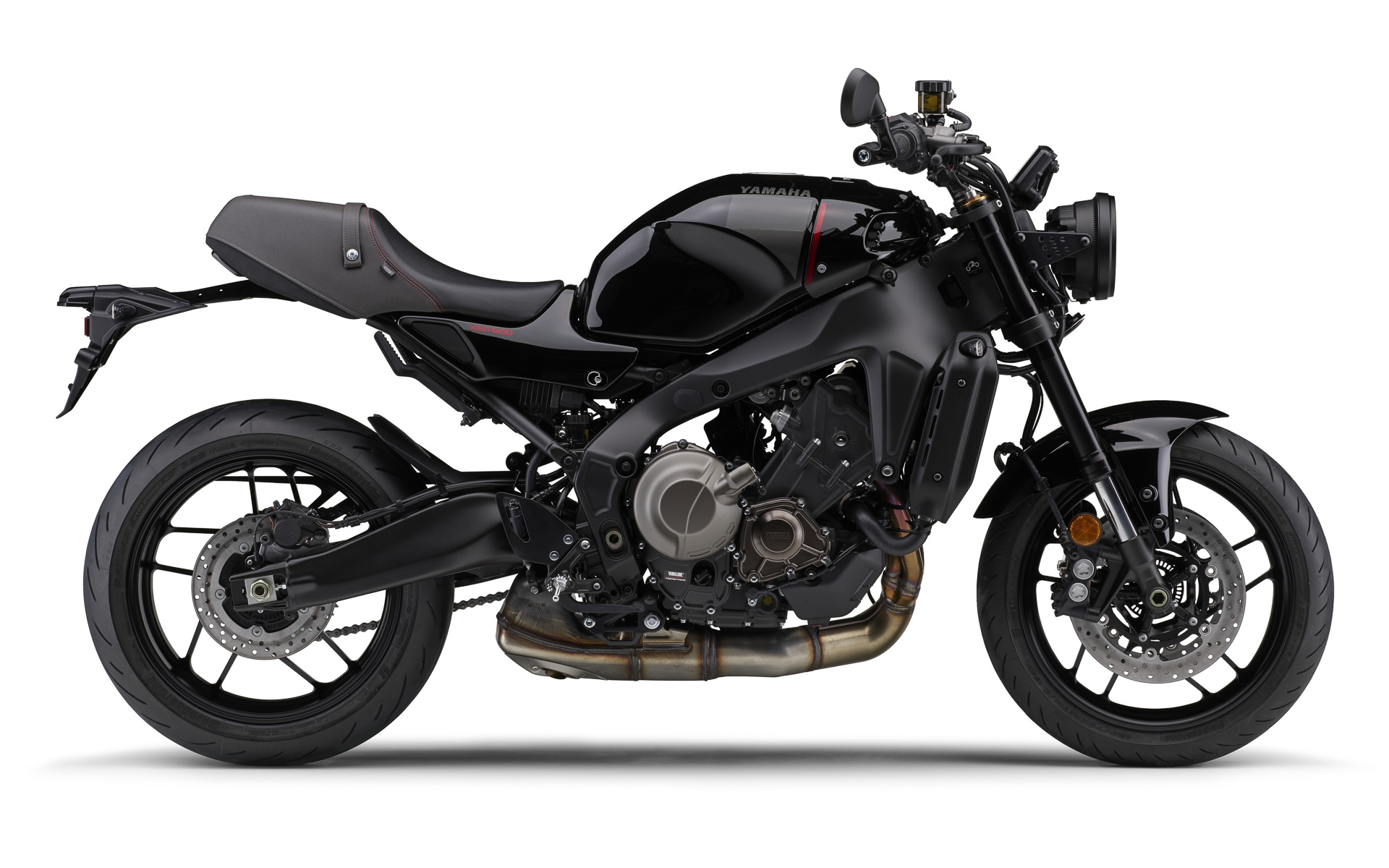 XSR900 ABS、ボディカラーはブラック