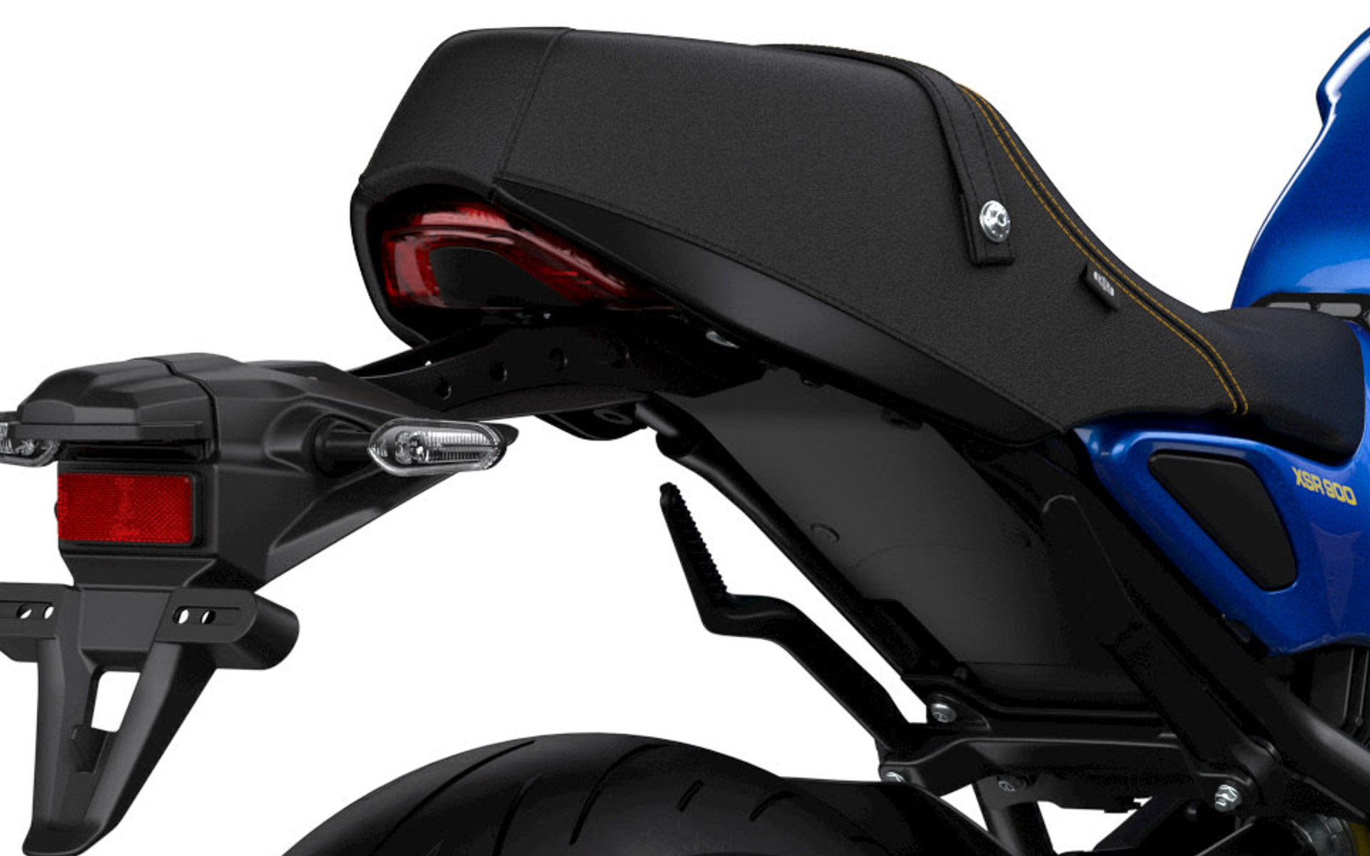 リアフレームは専用設計で水平基調で低く構えたシルエットを実現