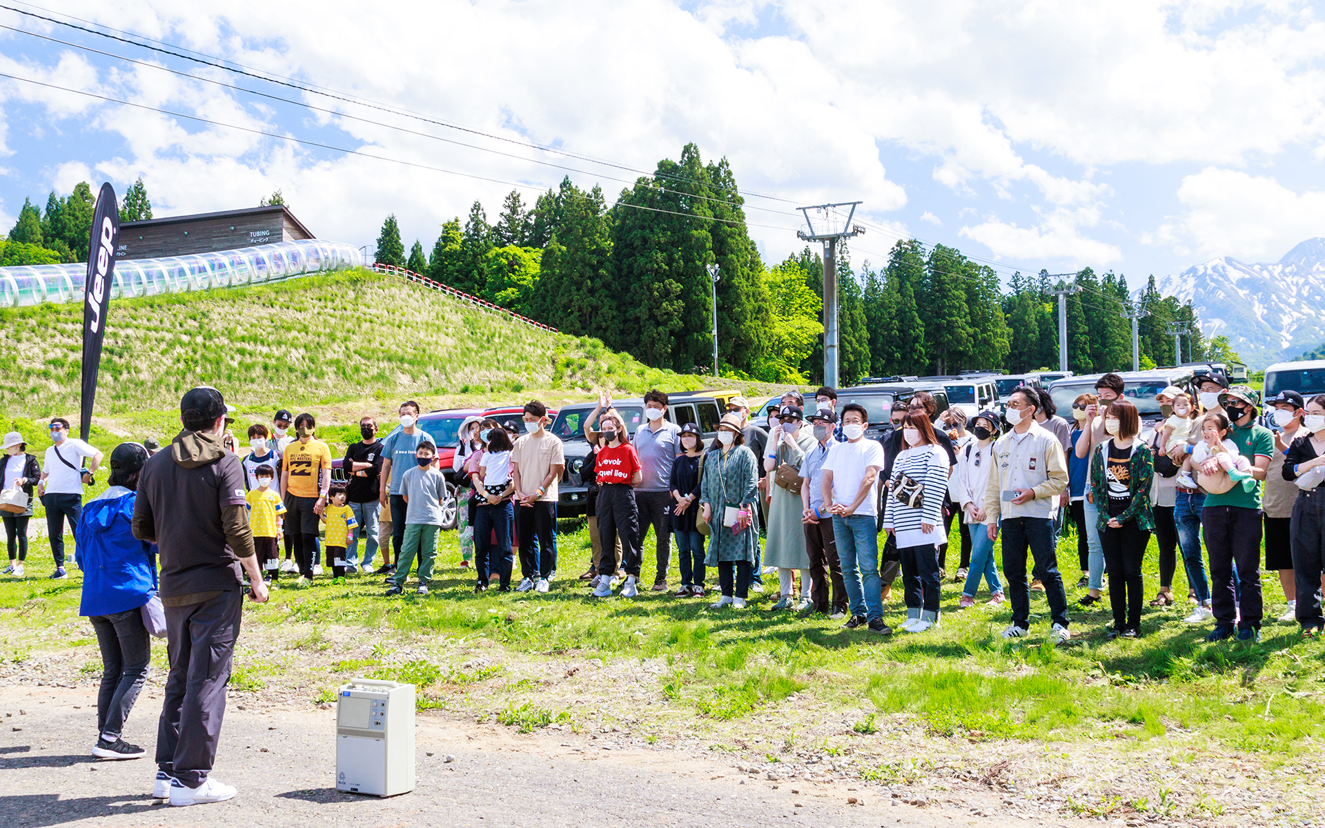 ロッテアライリゾートに隣接するスキー場の一角で開校式を実施