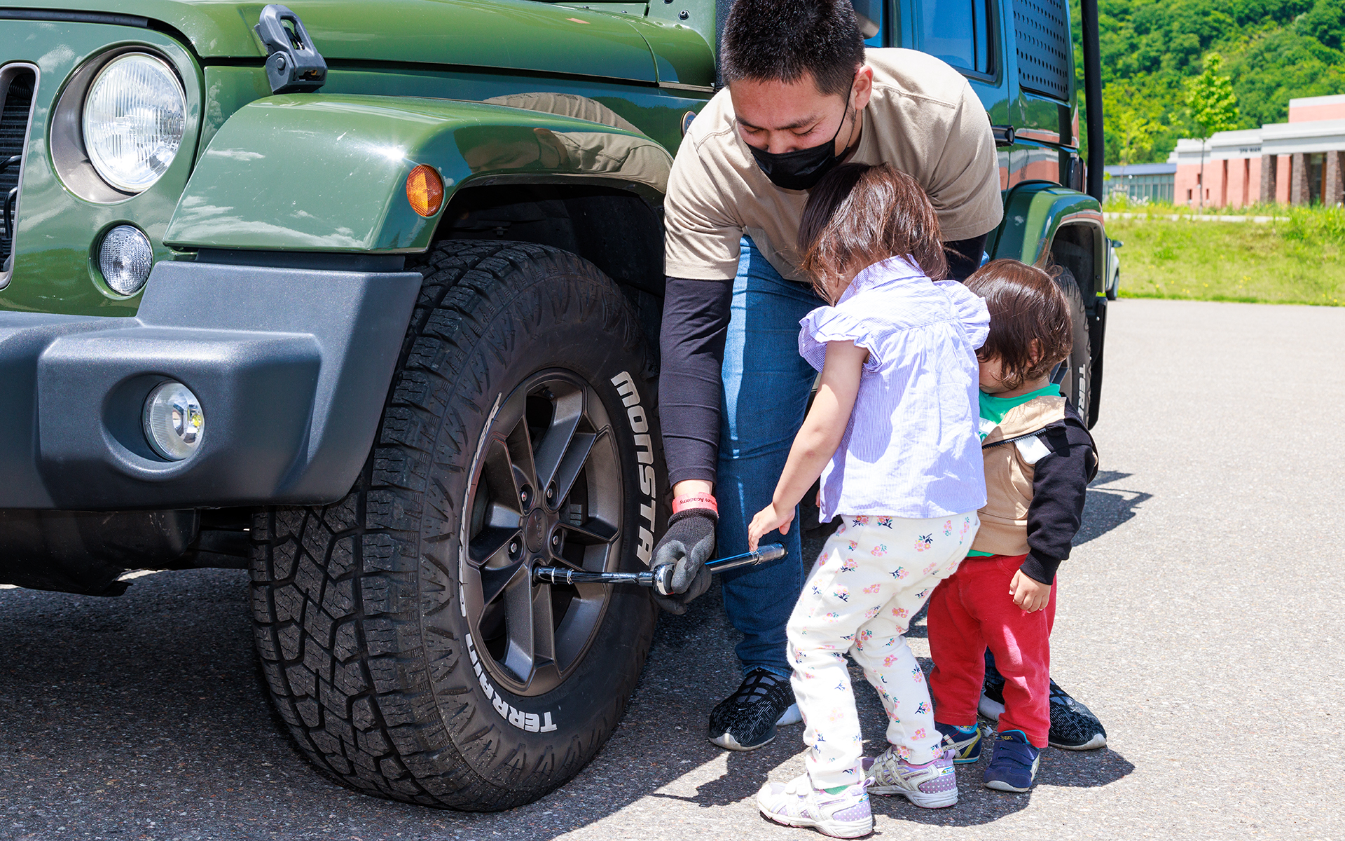 子供たちもセルフチェックを全力でお手伝い