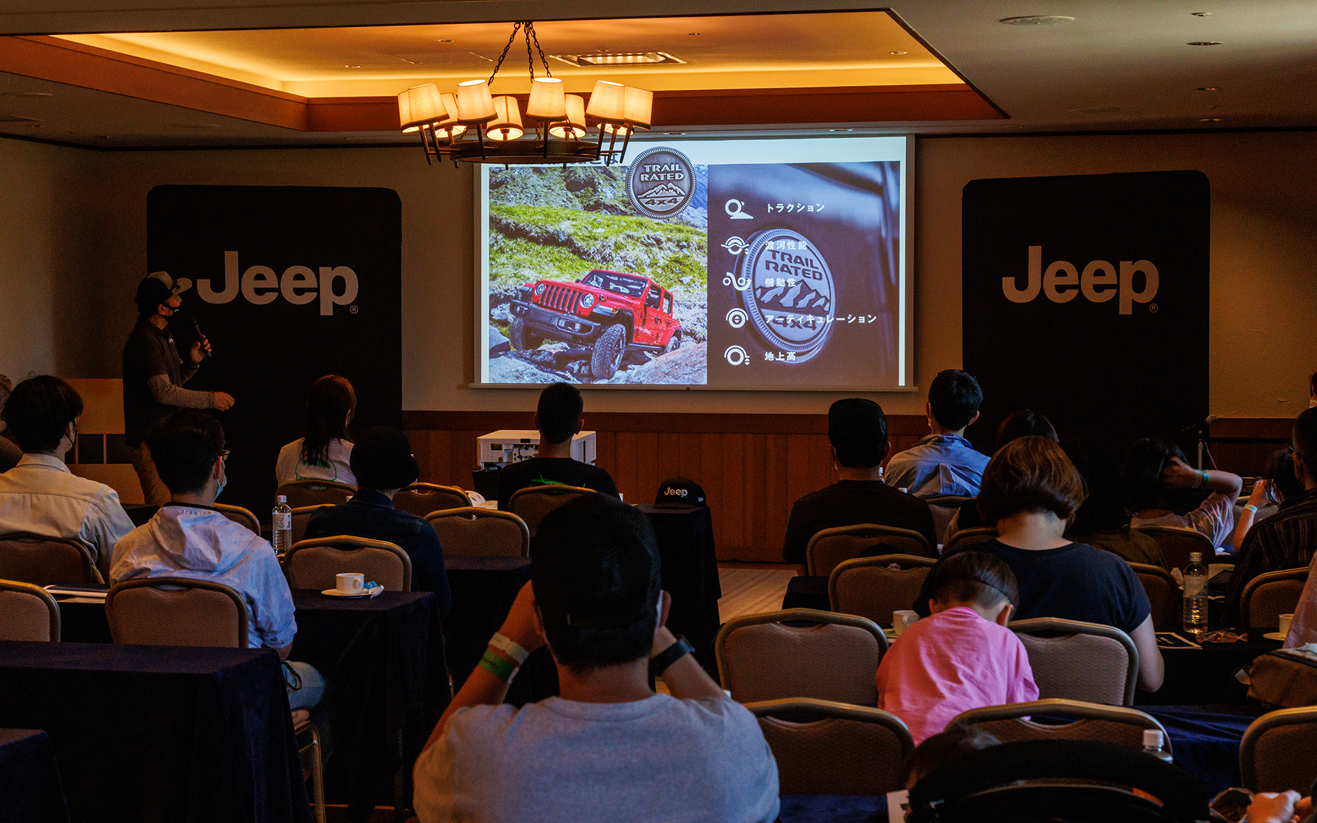 ジープの歴史やオフロード性能などについてを学ぶ座学も実施