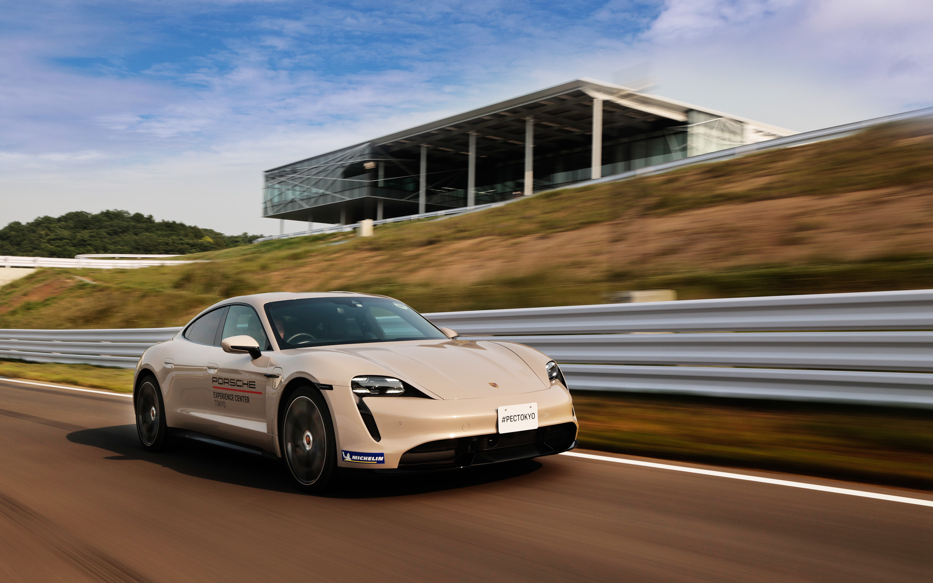 ポルシェ・エクスペリエンスセンター東京