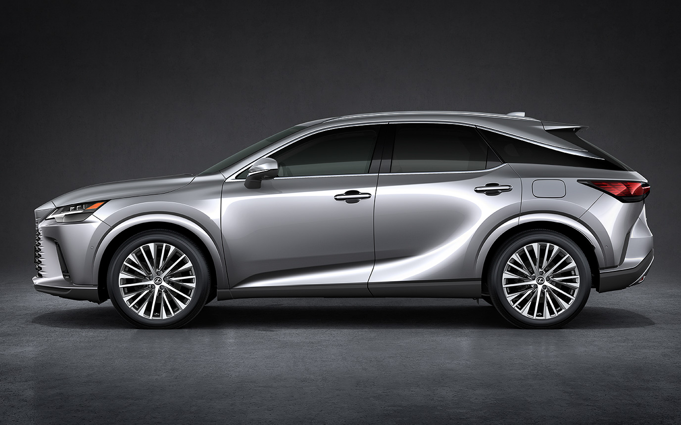 新型RX 450h＋（プロトタイプ）、ボディカラーはソニックイリジウム