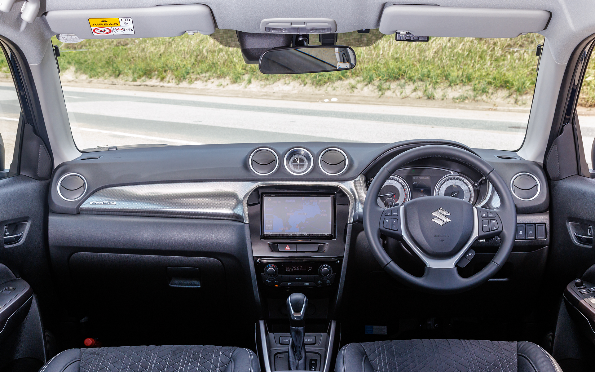 エスクード ハイブリッドのインパネ