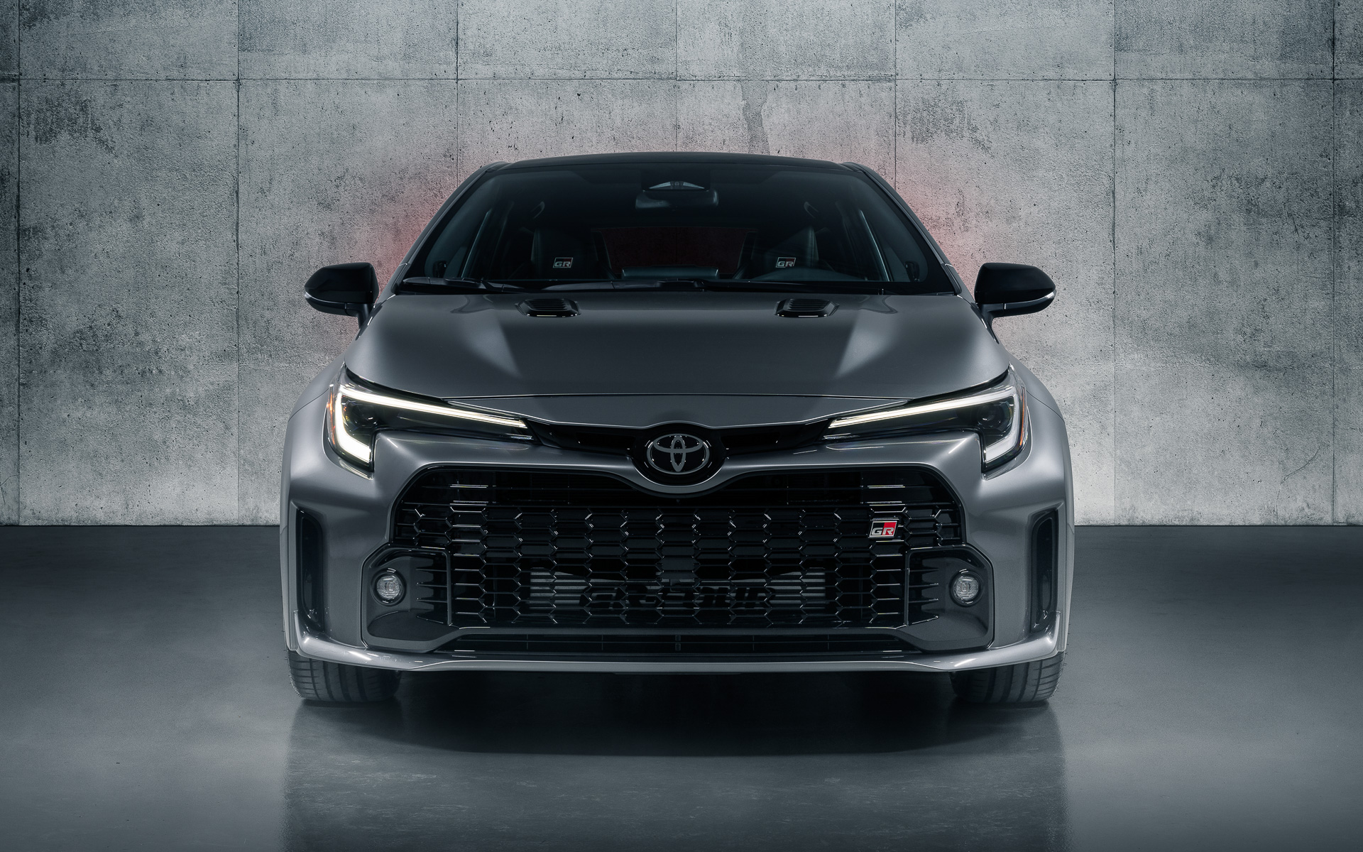 北米仕様のプロトタイプとして世界初公開された新型スポーツカー「GRカローラ」