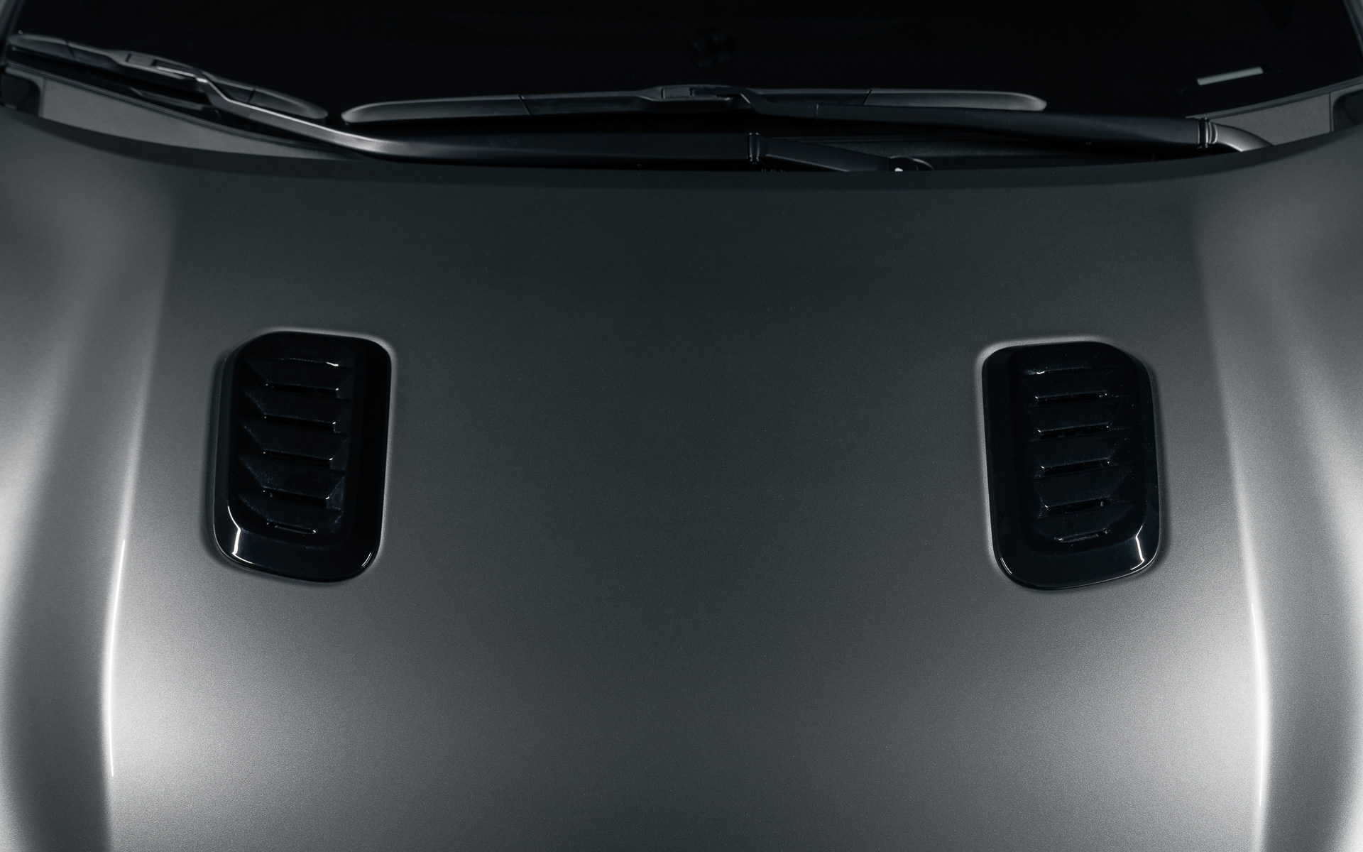 GRカローラ（北米仕様）のボディサイズは4410×1850×1480mm（全長×全幅×全高）。フロントフェンダーを片側20mm、リアフェンダーを片側30mm拡大するなど迫力ある外観を実現