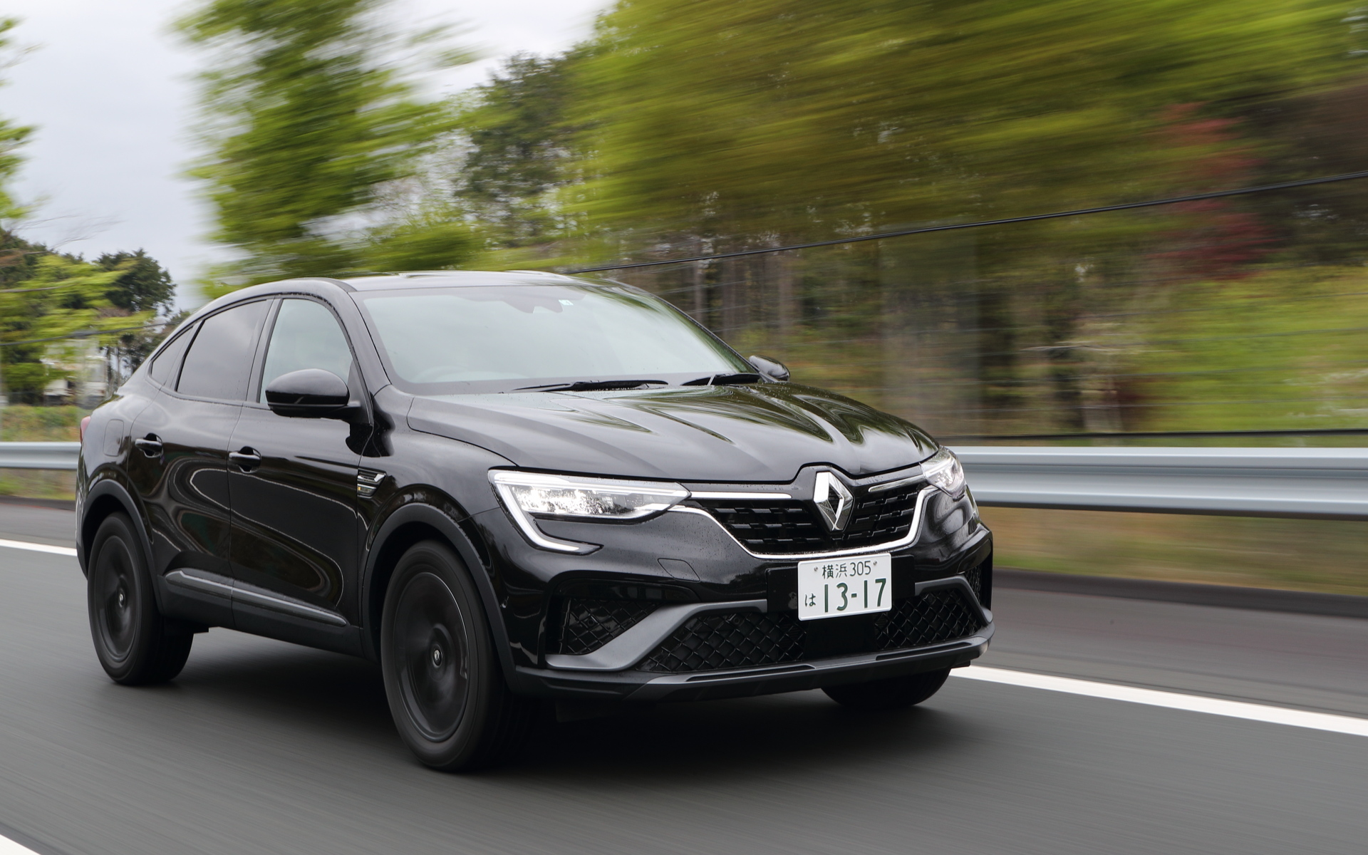 ルノー「アルカナ R.S. ライン E-TECH ハイブリッド」（429万円）