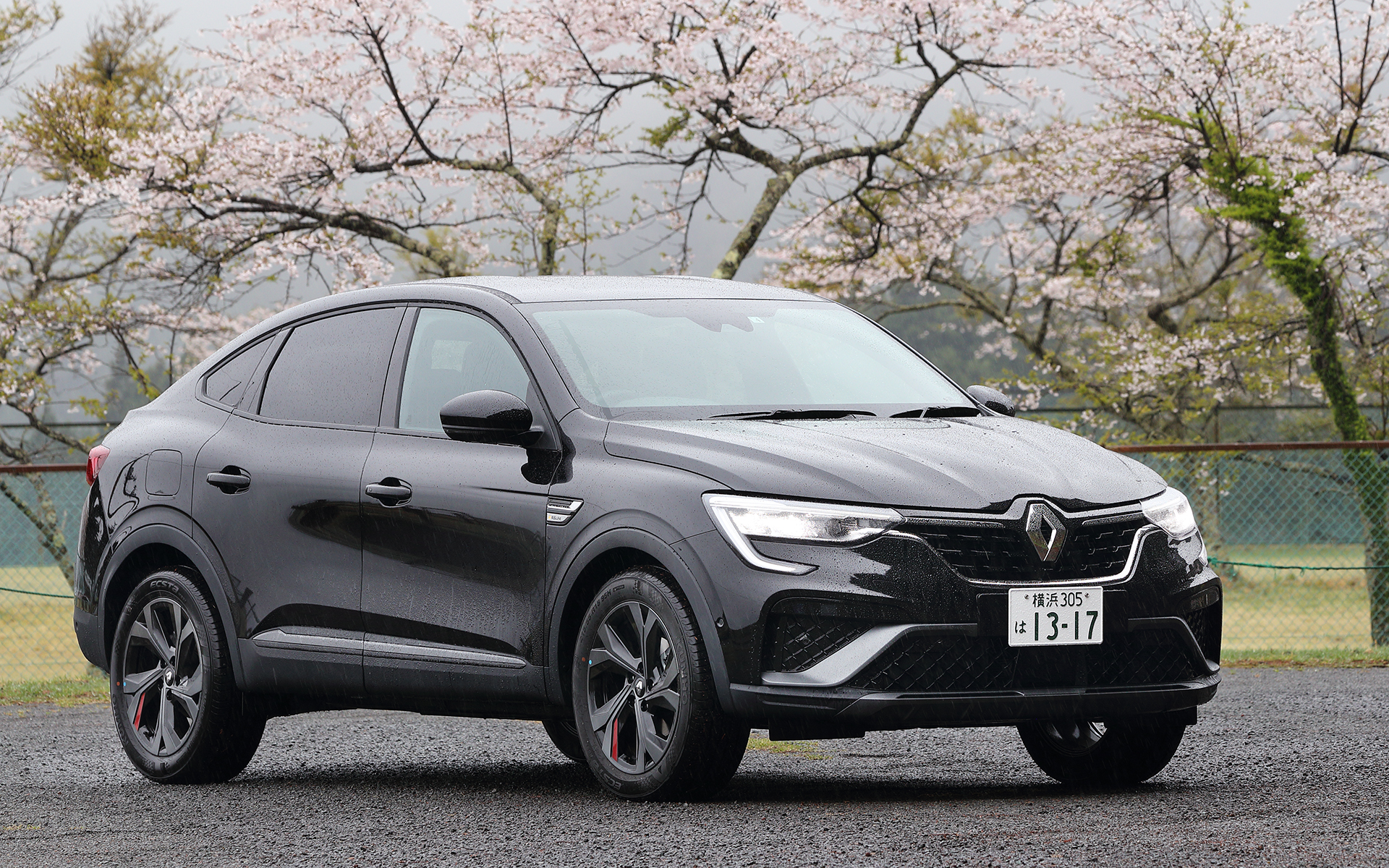 アルカナのボディサイズは4570×1820×1580mm（全長×全幅×全高）、ホイールベースは2720mm。車両重量は1470kgで、最低地上高は200mmのクーペSUVモデル