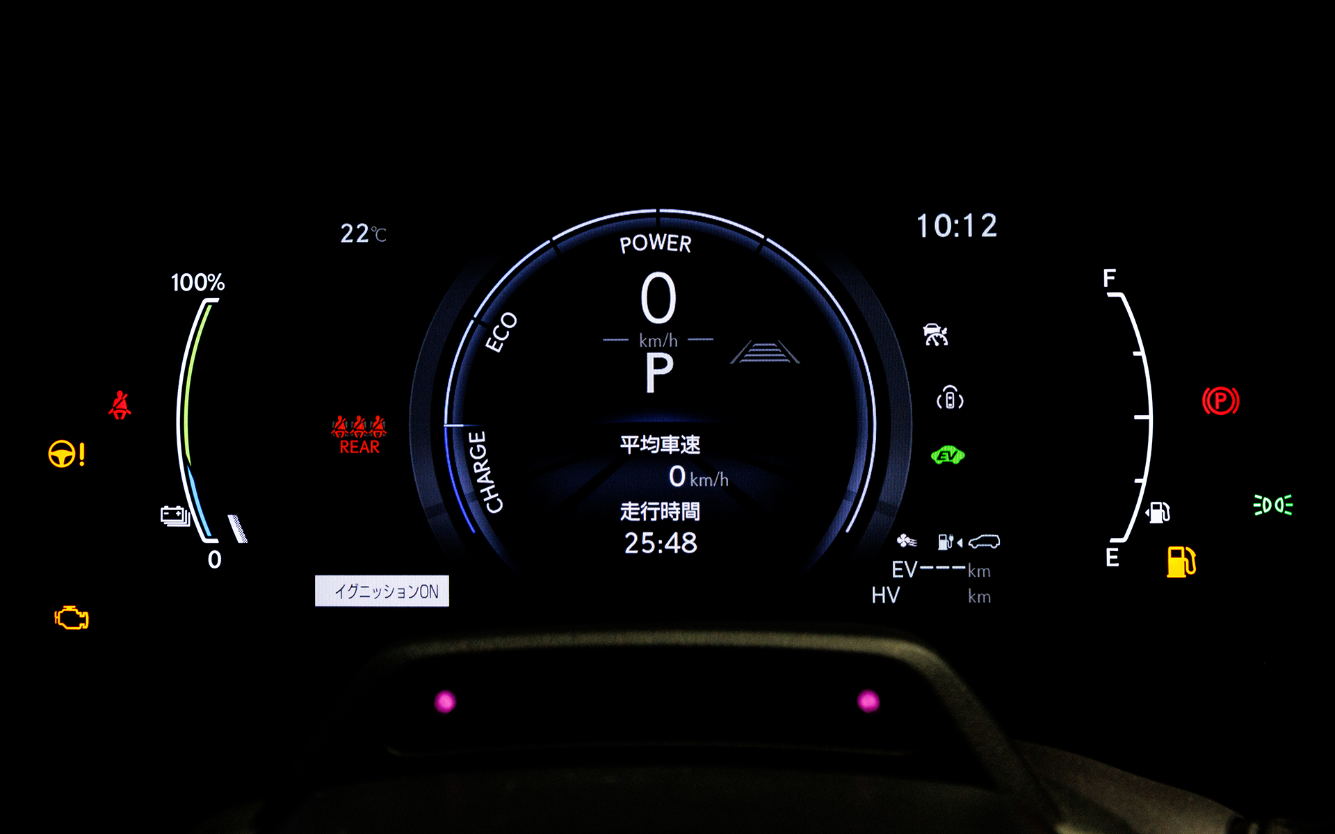 メーターはフル液晶タイプ