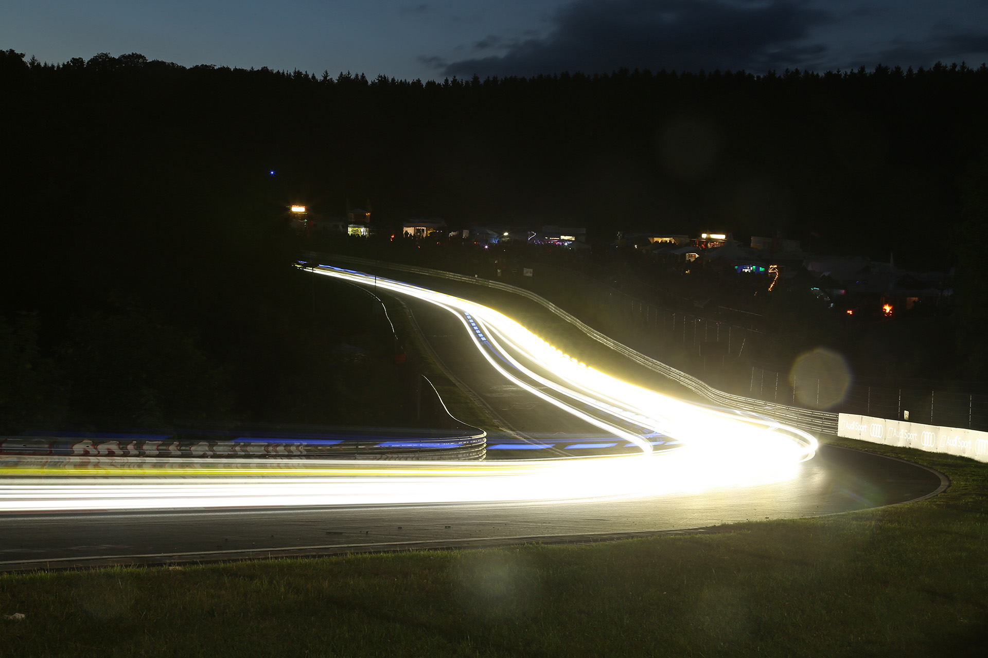 夕日が沈み夜に突入