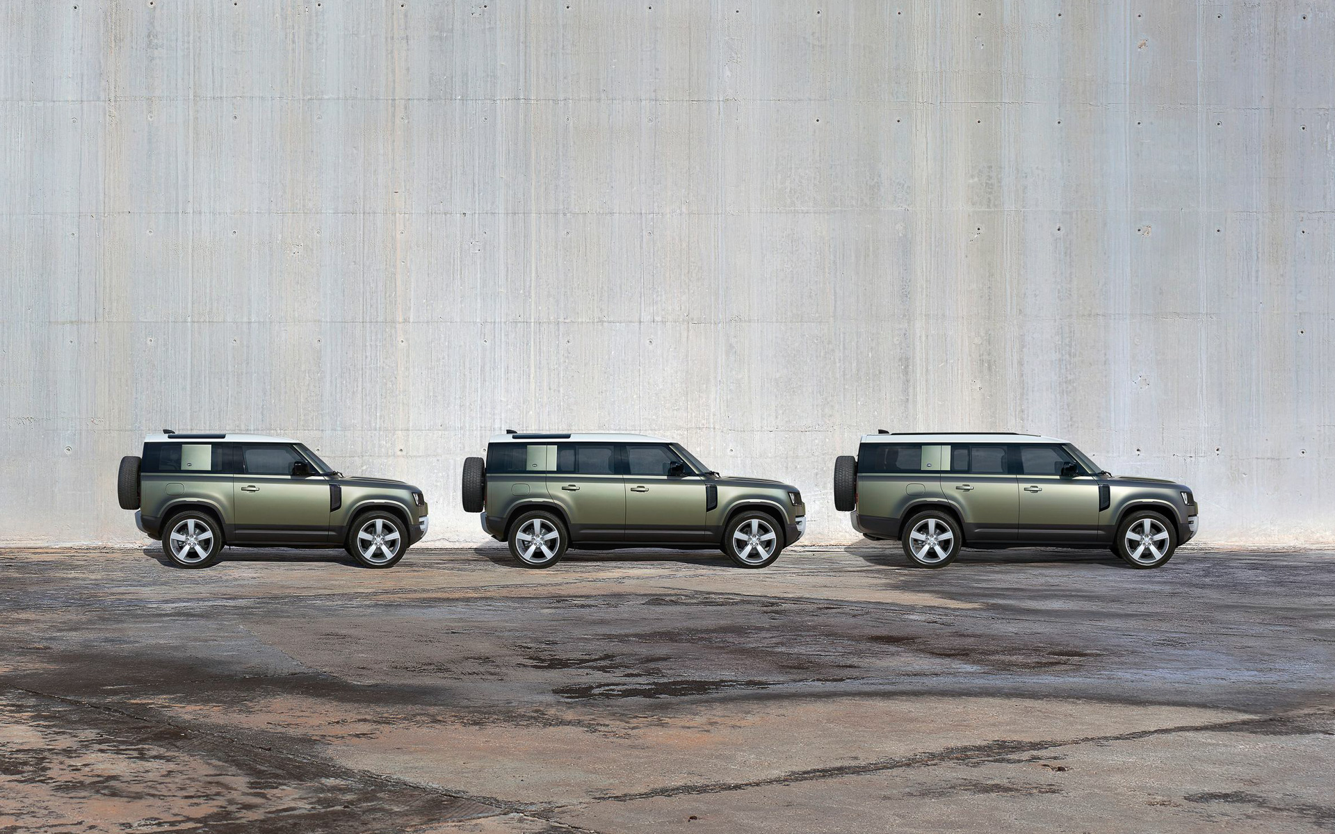 左からディフェンダー 90、ディフェンダー 110、ディフェンダー 130