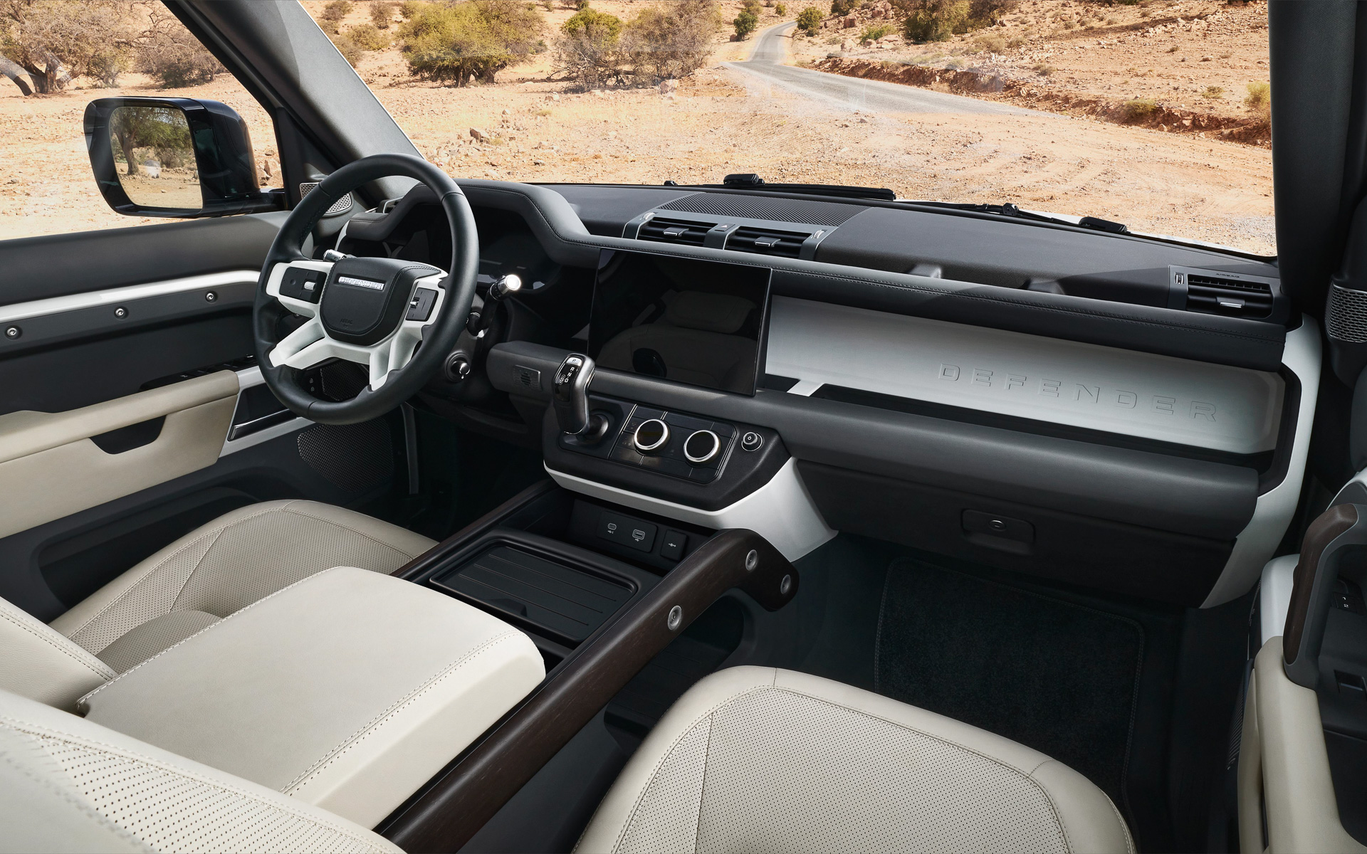 インテリアではインフォテインメント「Pivi Pro」や空気清浄システムプラスなどを標準装備