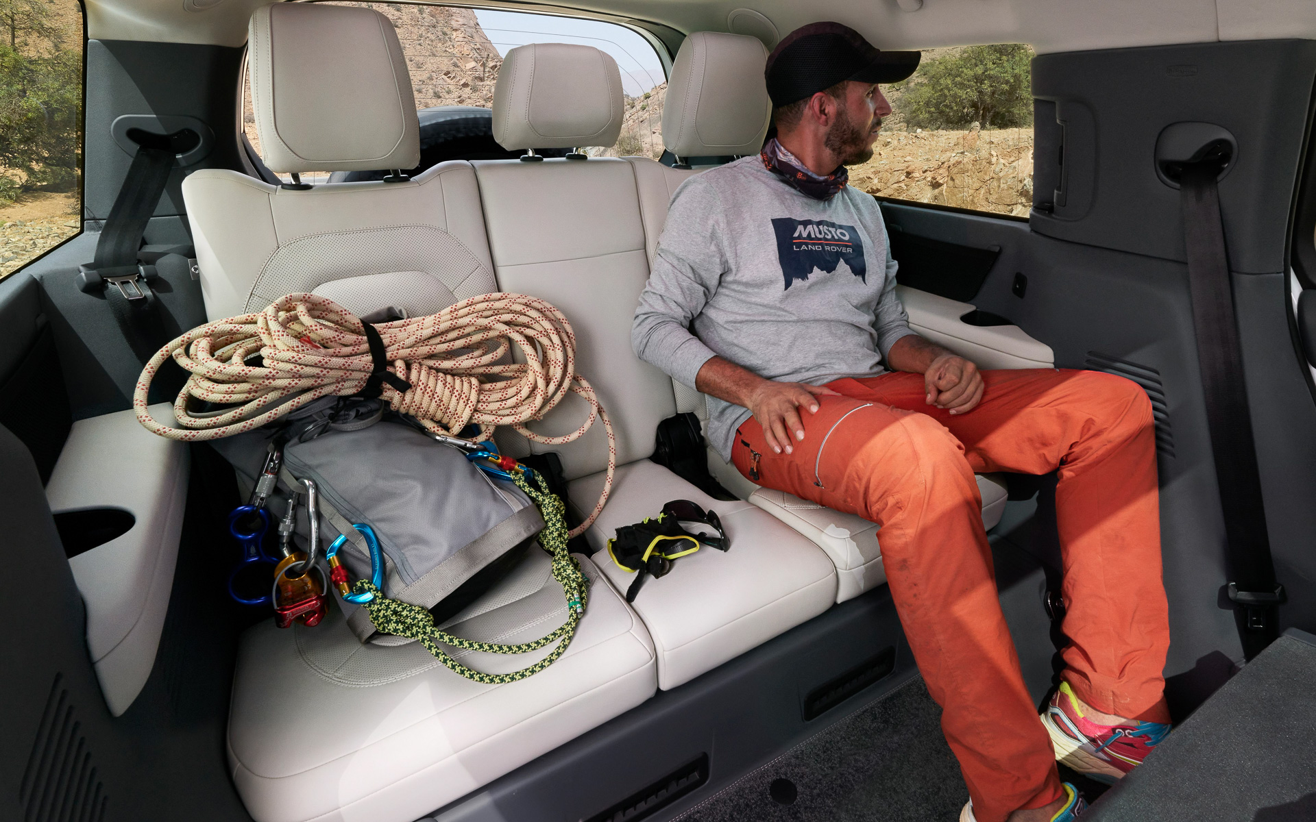 3列目も快適な居住空間を備えるという