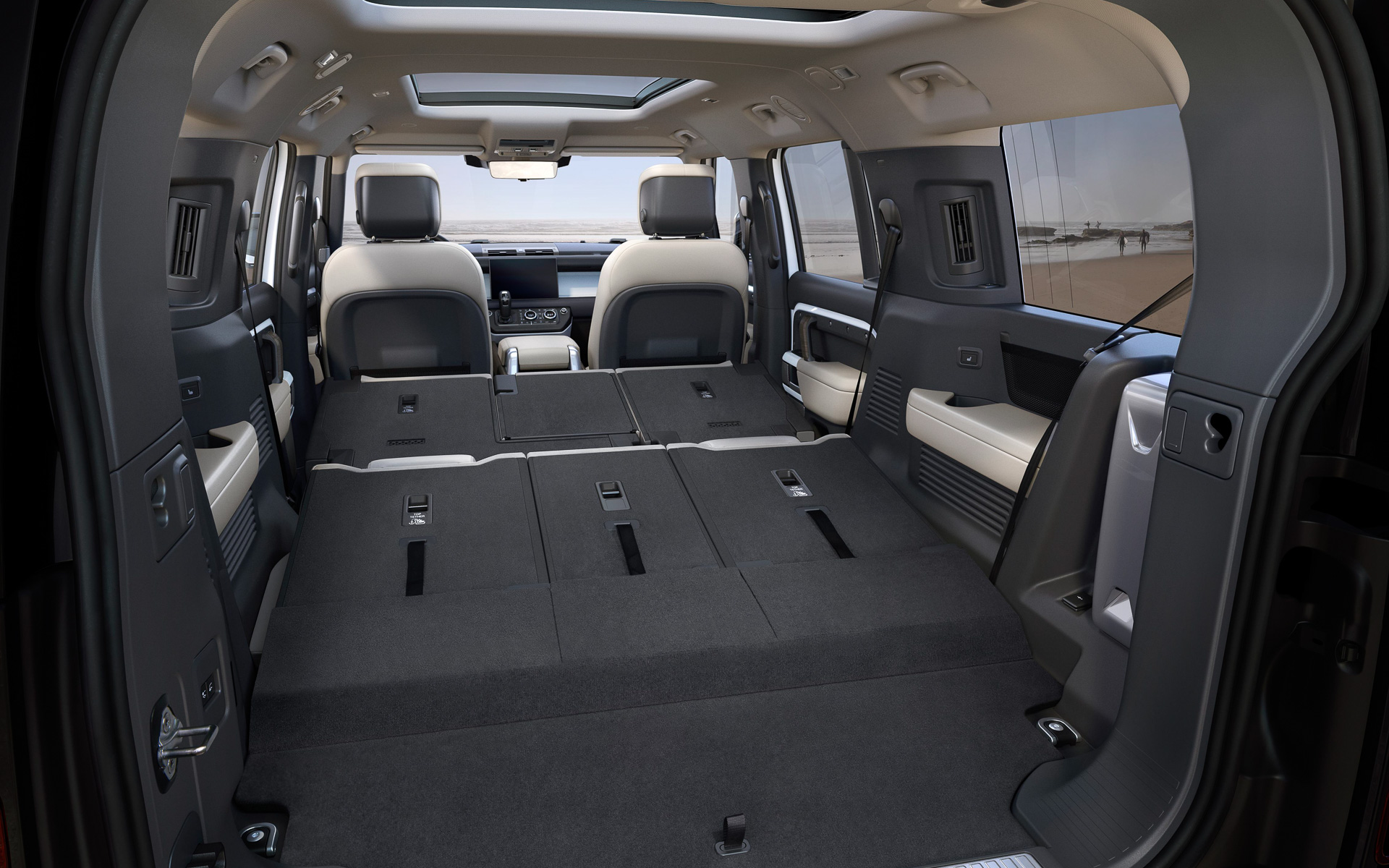 インテリアではインフォテインメント「Pivi Pro」や空気清浄システムプラスなどを標準装備