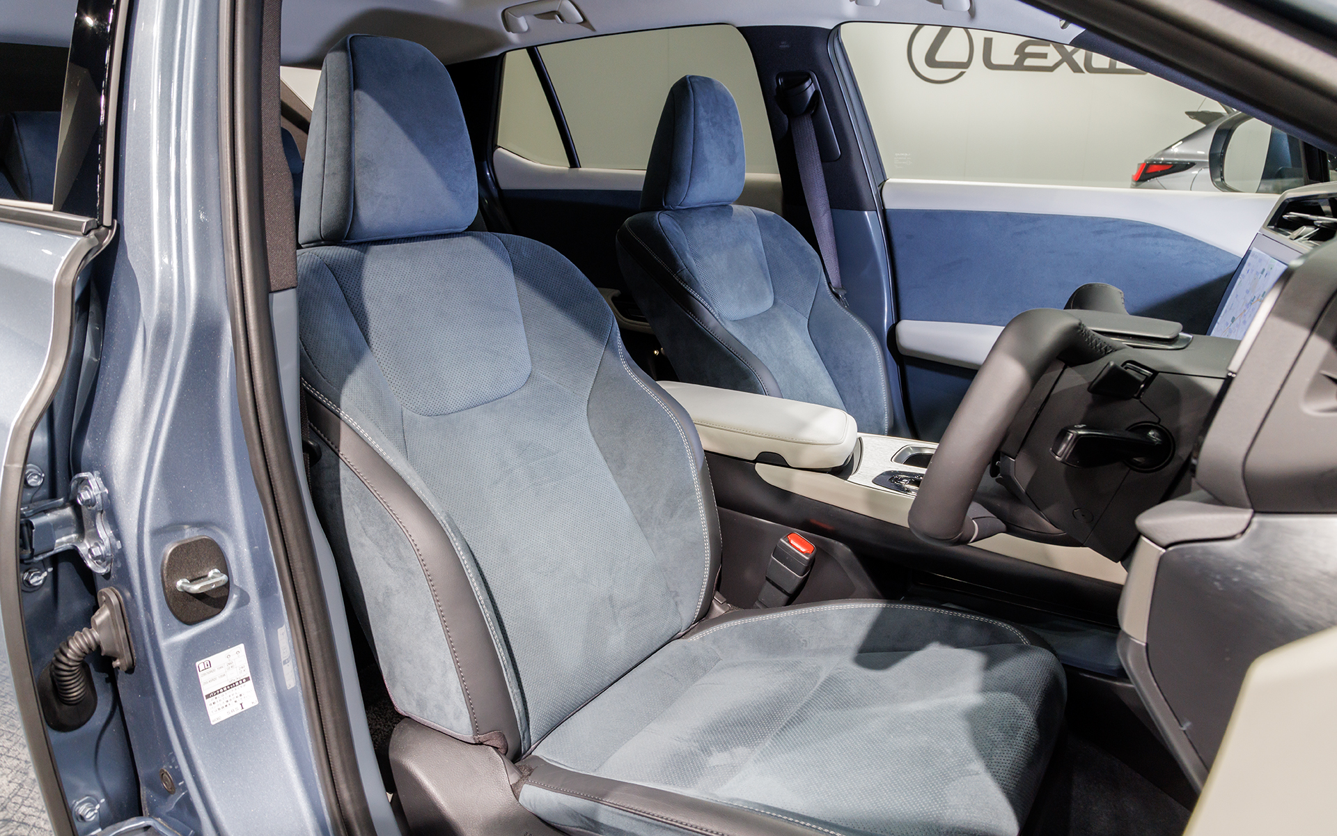 フロントシートは独立感のあるスペース