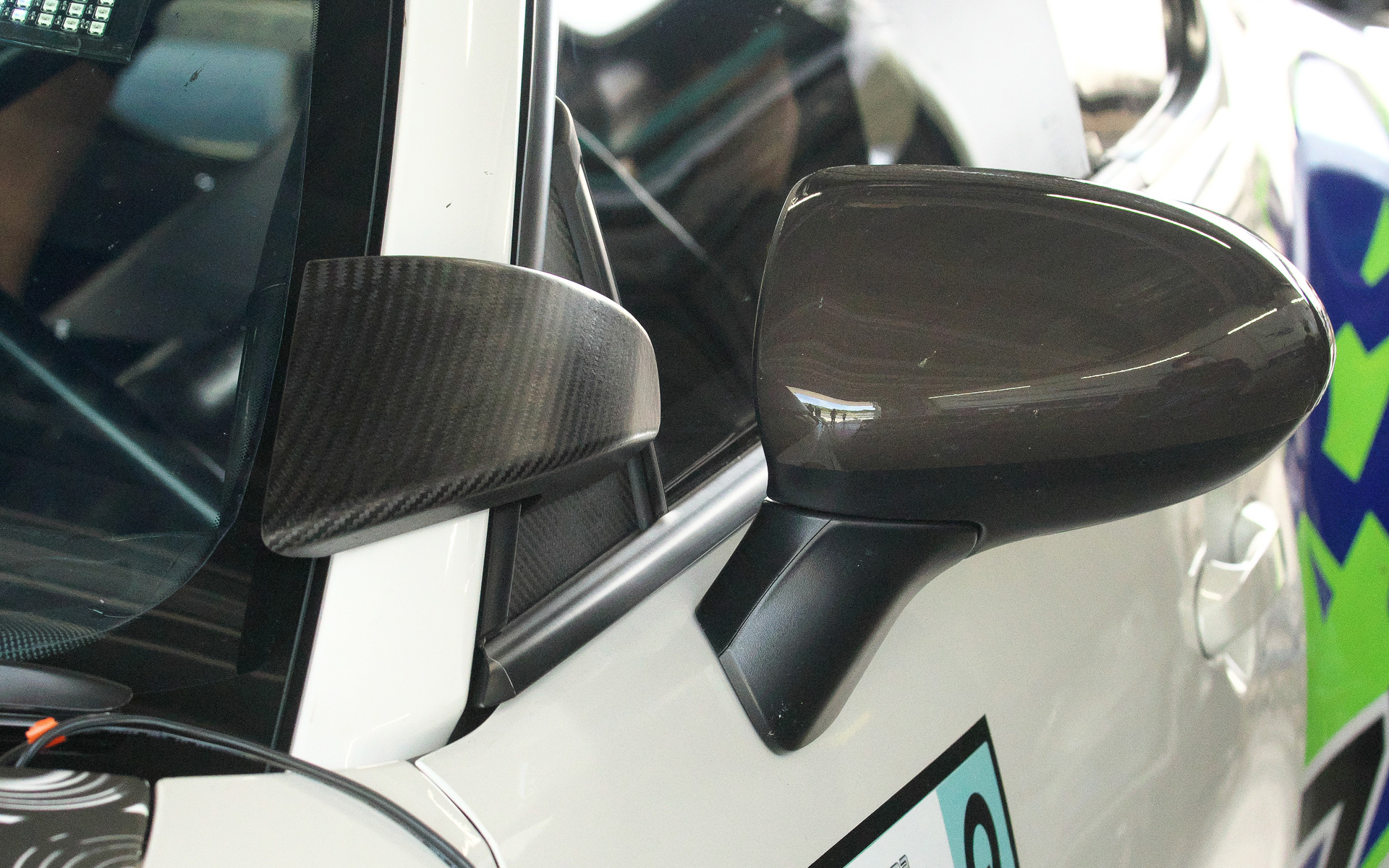 空力的なデバイスも追加されていた