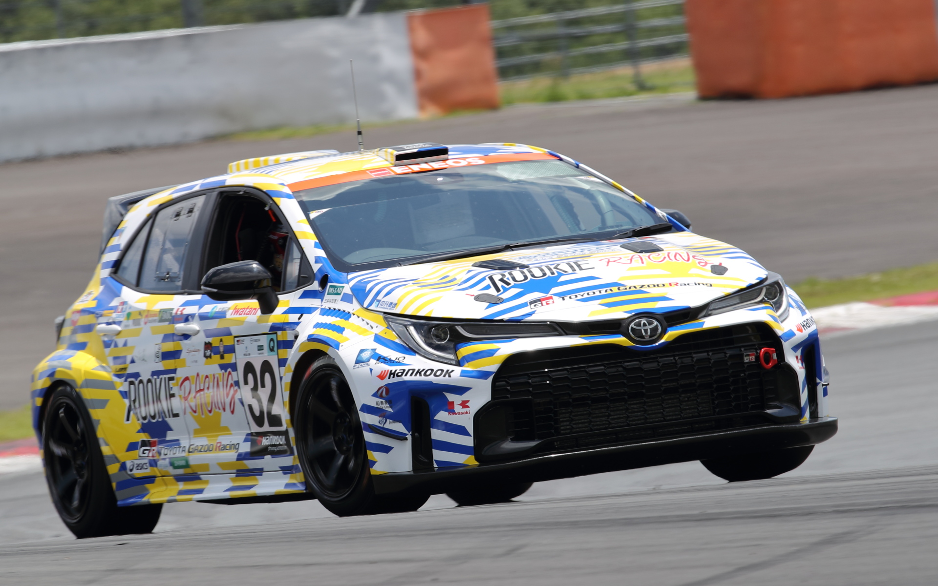 カラーリングは2022年のルーキーレーシング仕様